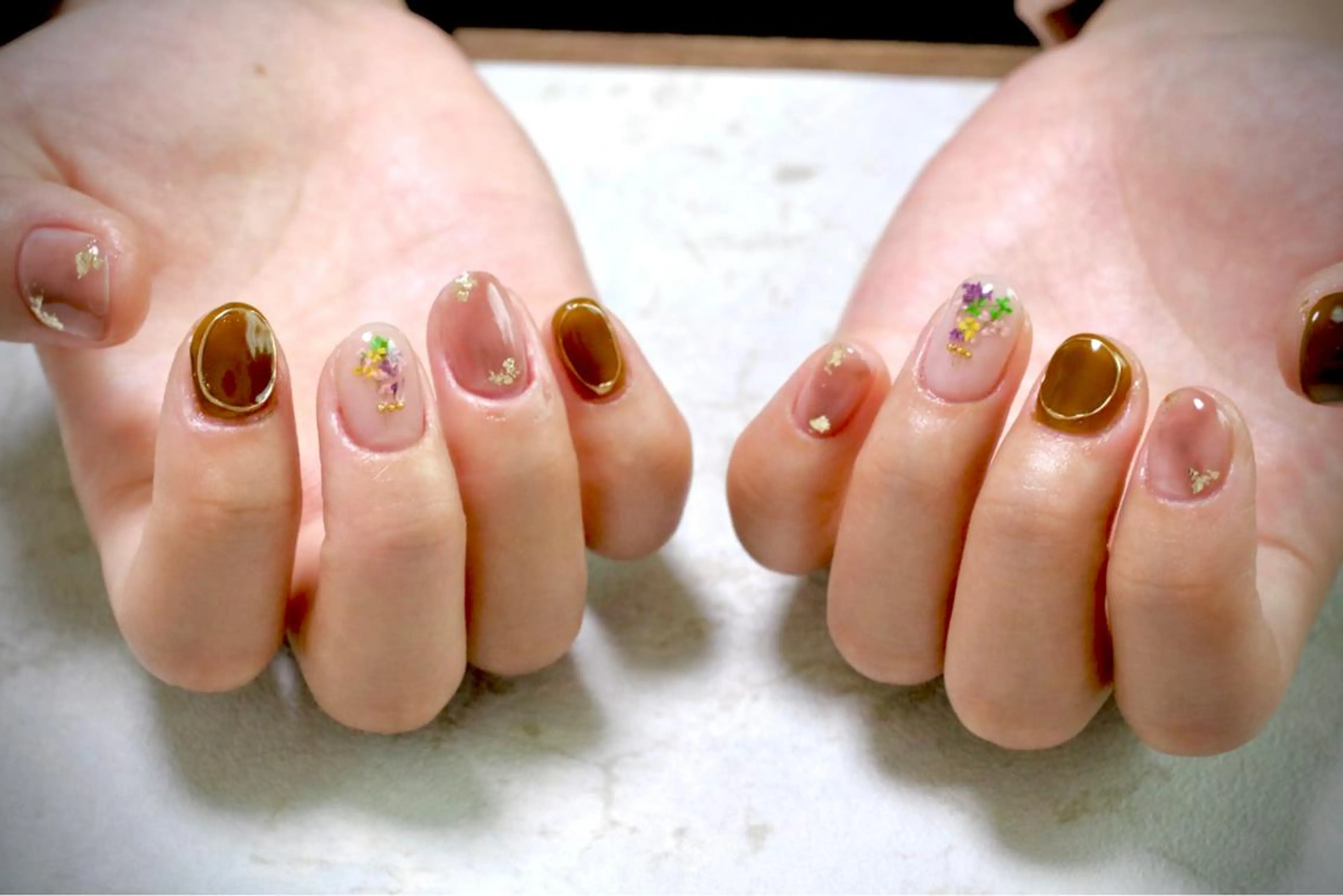 ネイル オーロラネイル カジュアル ジェルネイル ラメ(グリッター) マグネットネイル ハンドネイル MH Nailのネイルデザイン