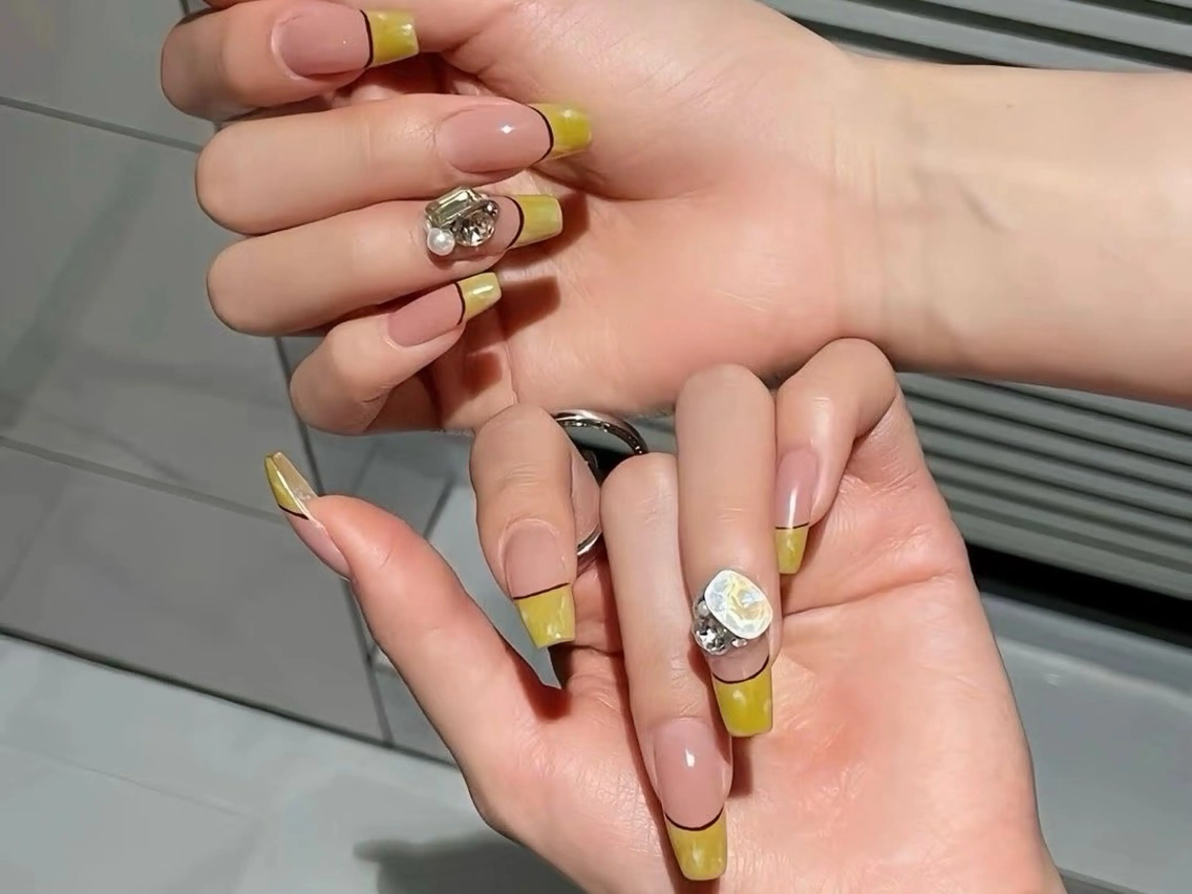 ネイル 長さ出し フットネイル フレンチネイル ジェルネイル ガーリー ハンドネイル NYネイルサロン 千葉中央店のネイルデザイン