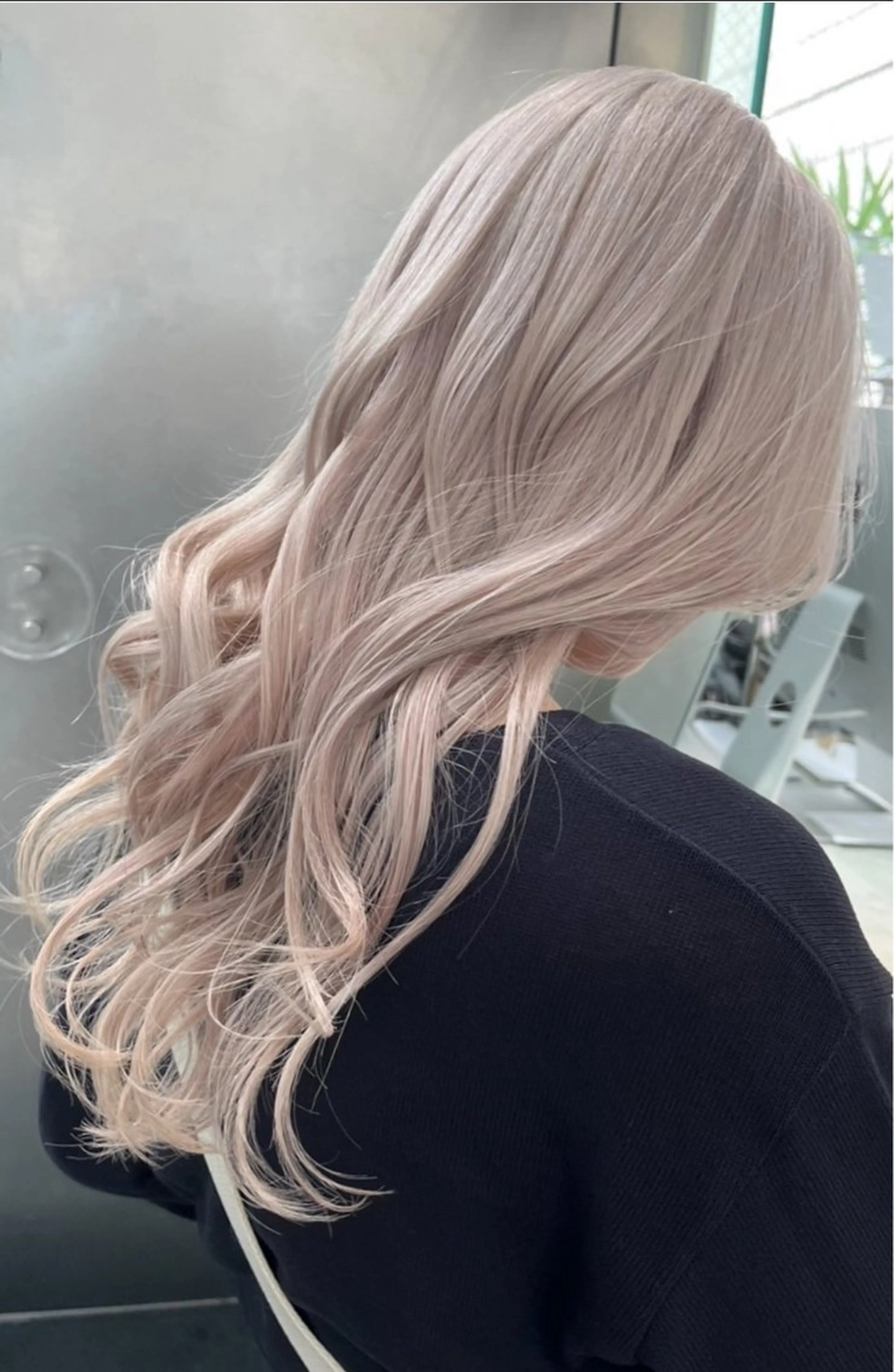 ロング カラー ブリーチ ブロンド ホワイトブロンド カット ヘアカラー トリートメント CHERIEブリーチ ダブルカラー　天神のヘアスタイル