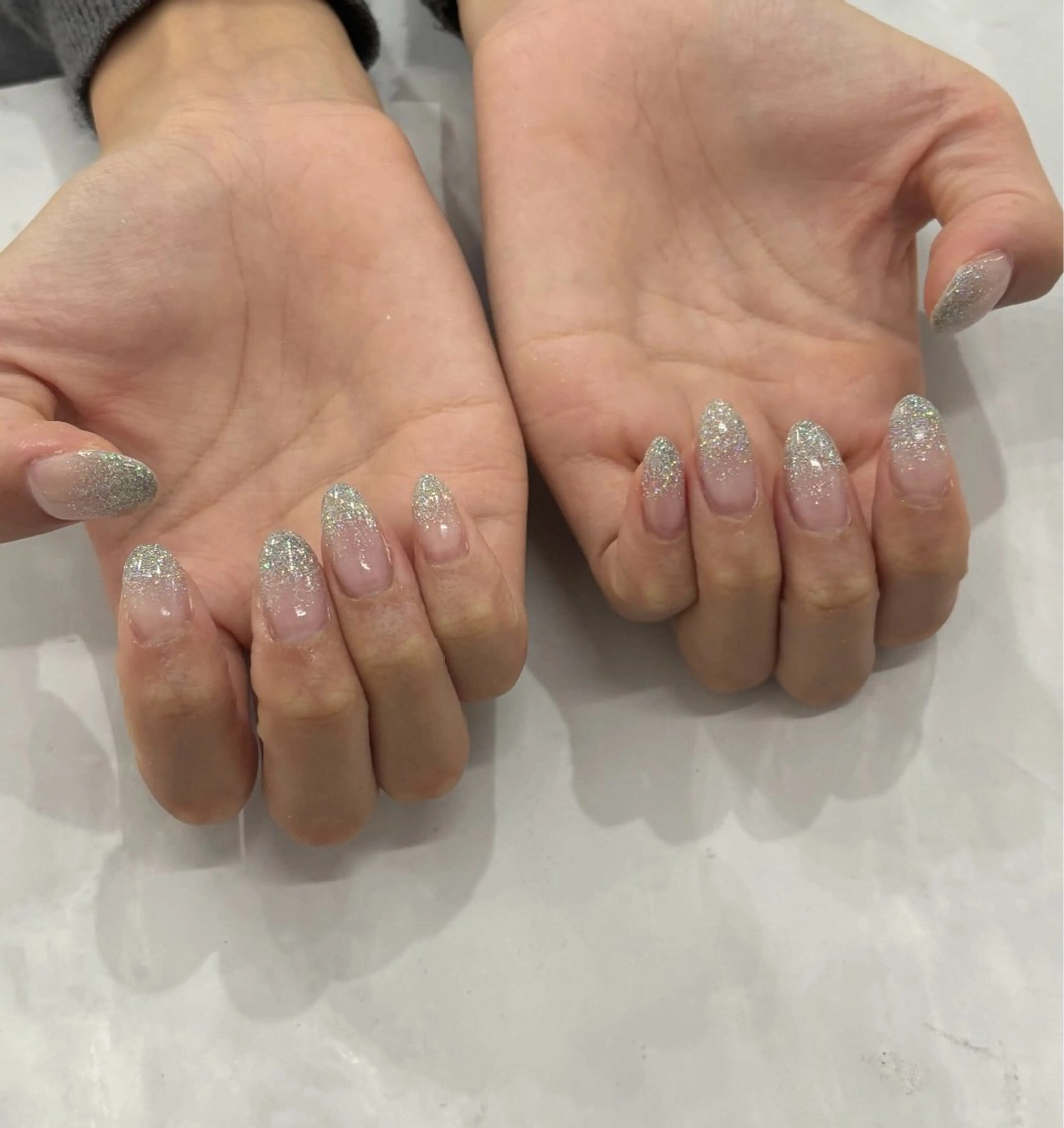 ネイル ブルー グラデーション ラメ(グリッター) ラメグラデーション シルバー ＿white所属・_white 上本町のネイルデザイン