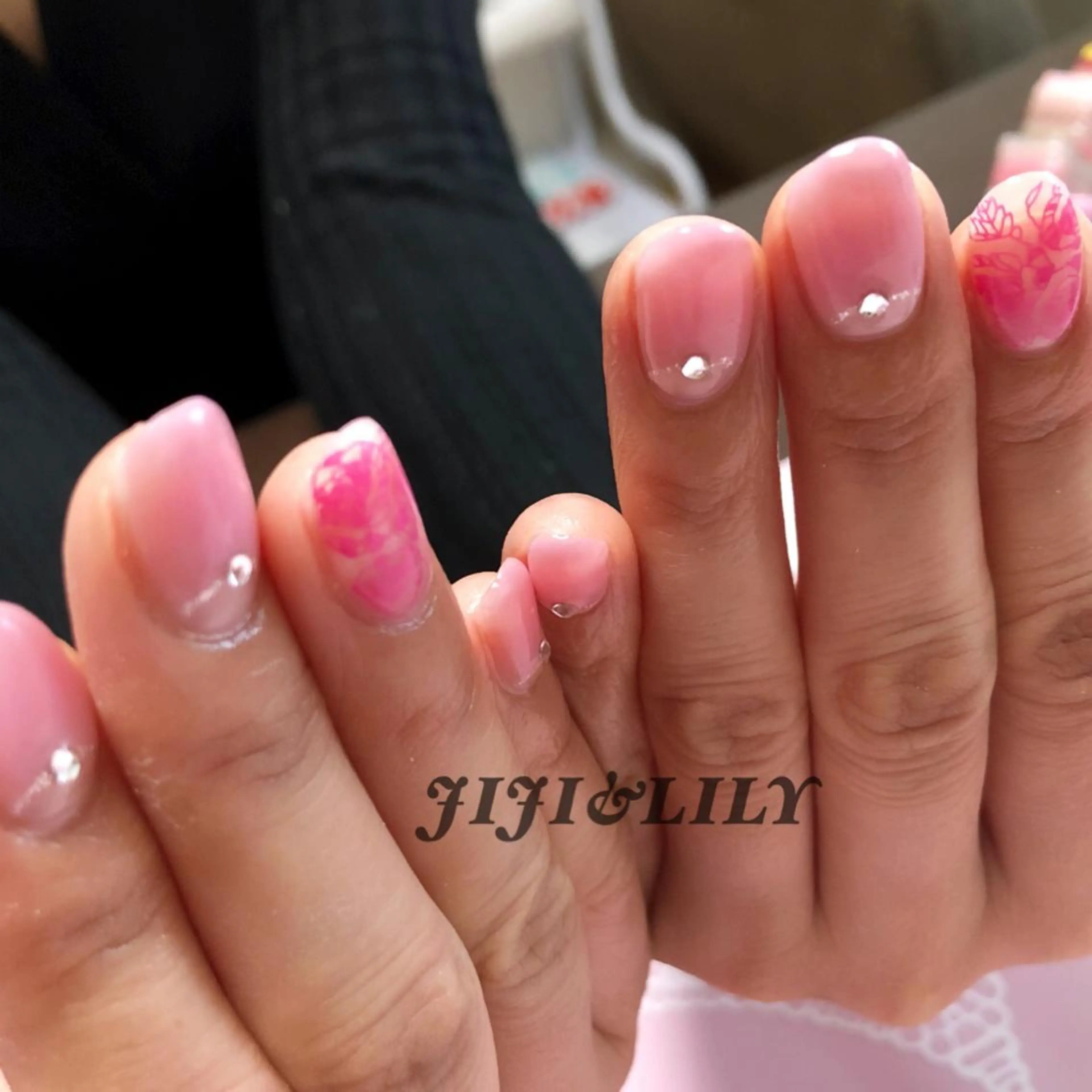 ネイル フラワーネイル フレンチネイル 逆フレンチ 豊田 圭子のネイルデザイン