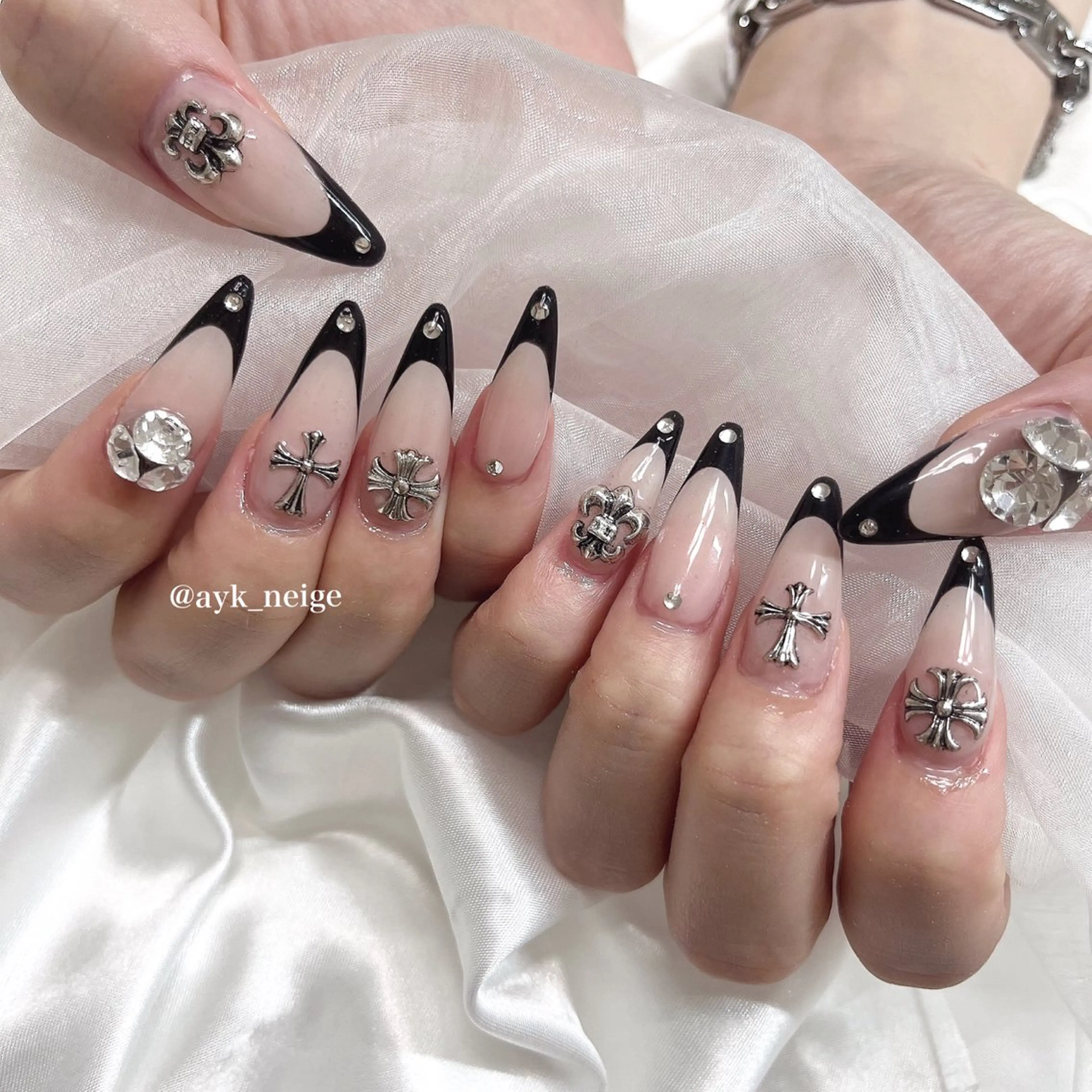 ネイル フットネイル フレンチネイル キラキラネイル 韓国ネイル マグネットネイル n'eige nail所属・大谷 綾香のネイルデザイン