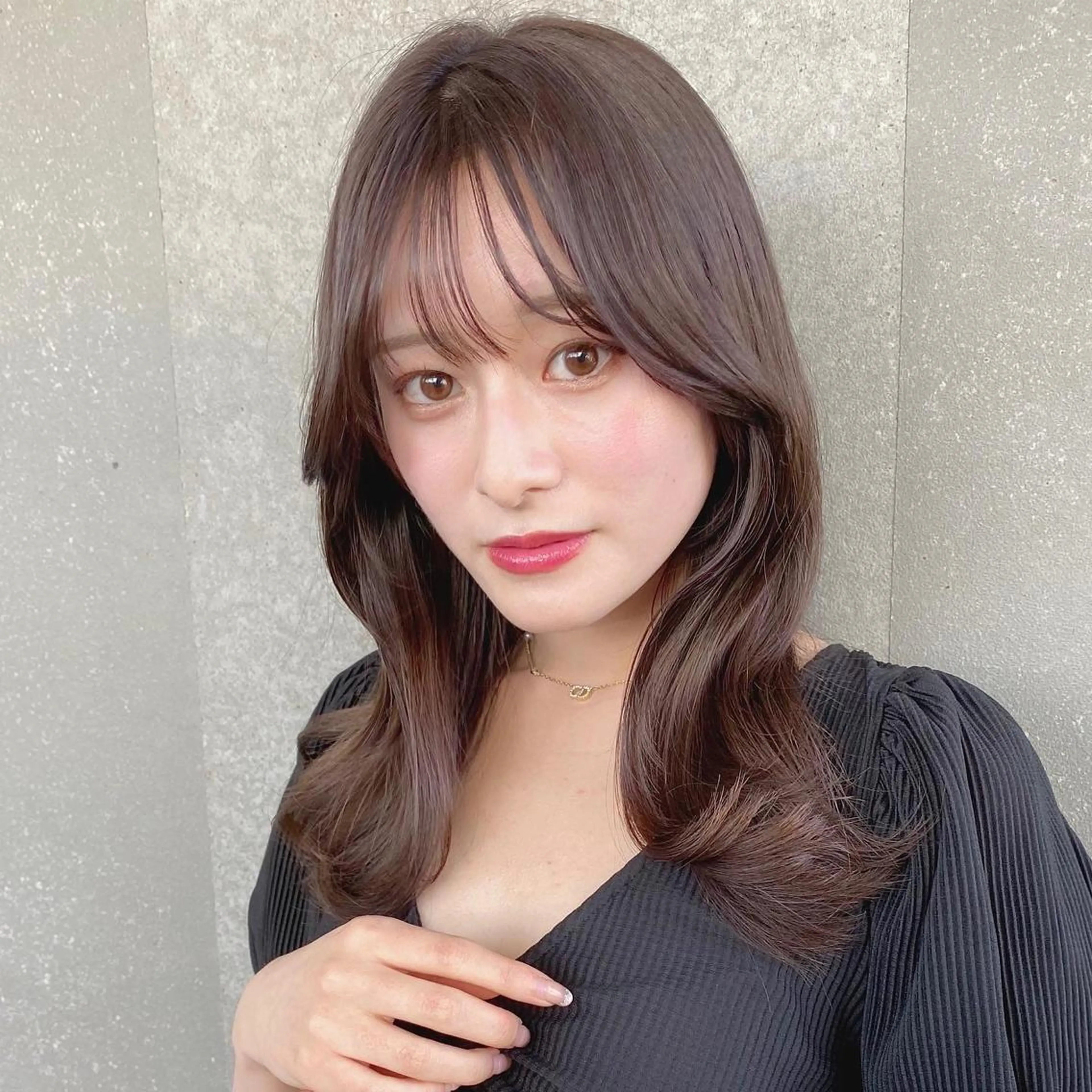 セミロング カット ヘアカラー トリートメント 山本翔一郎 韓国顔周りレイヤーのヘアスタイル