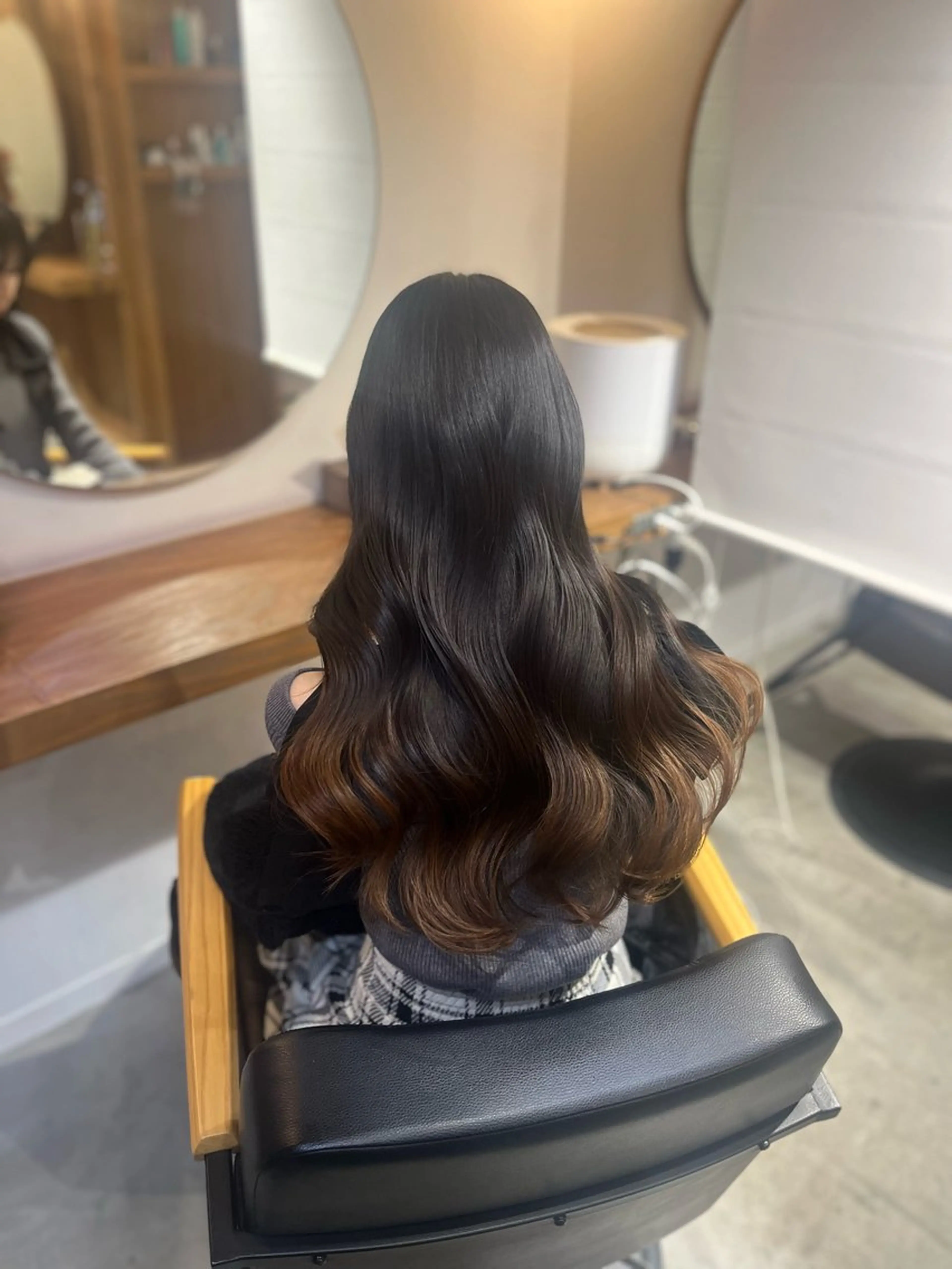 ロング 塩川ももこ/ 自然な縮毛矯正のヘアスタイル