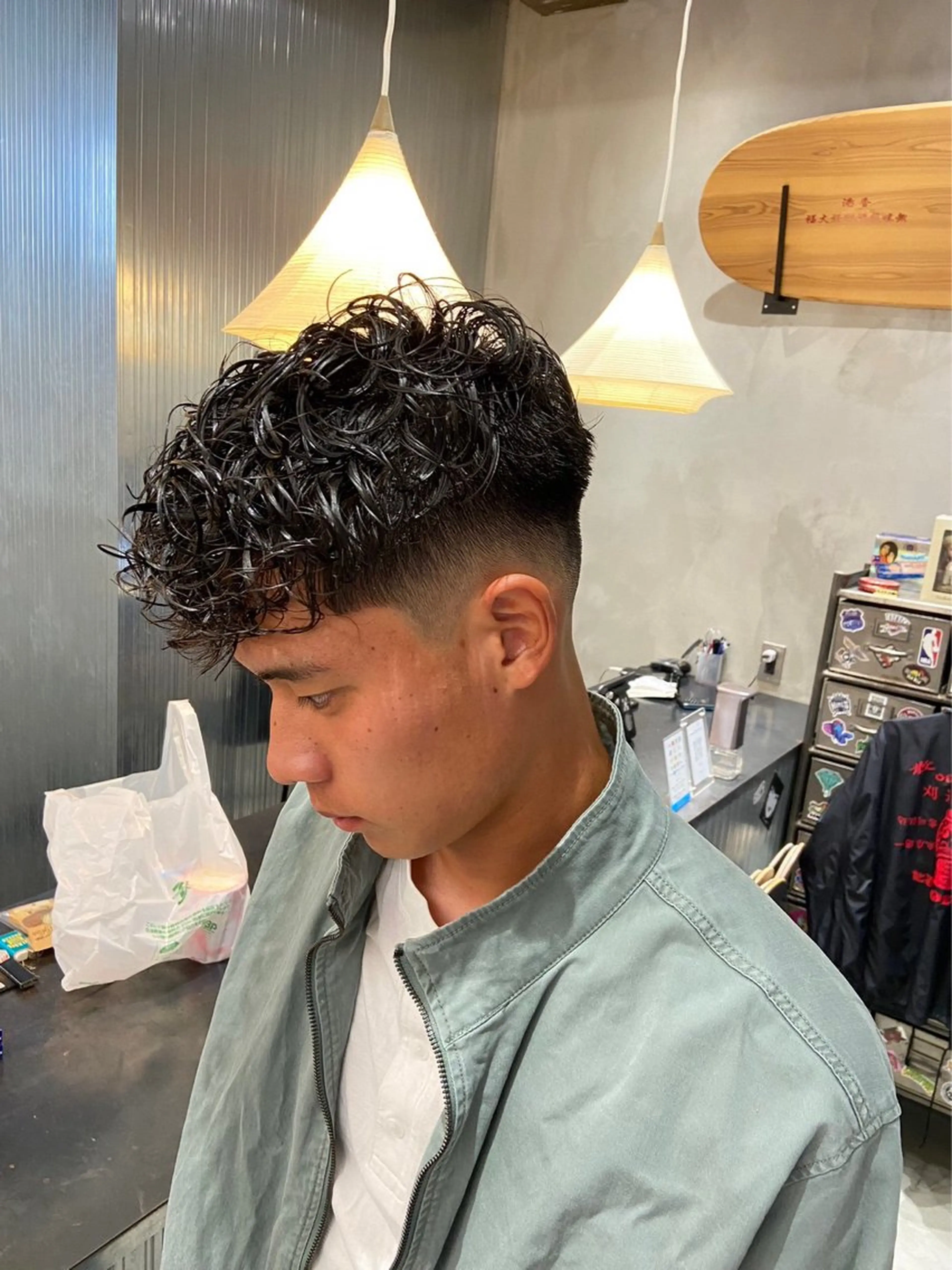 ショート ⚡メンズパーマフ ェードカットTomyのヘアスタイル