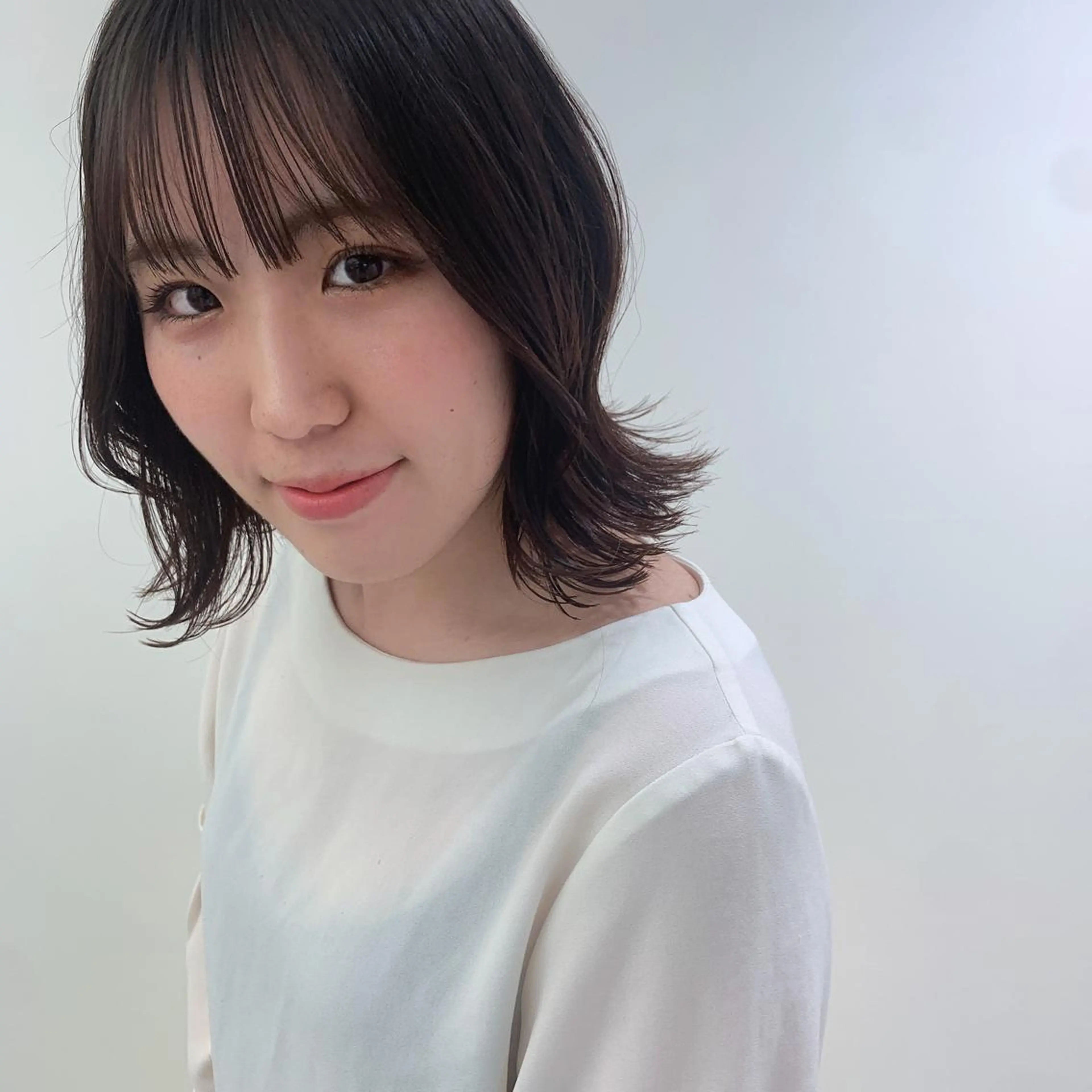 ミディアム 韓国風🇰🇷うる艶 レイヤー/海青🫧のヘアスタイル