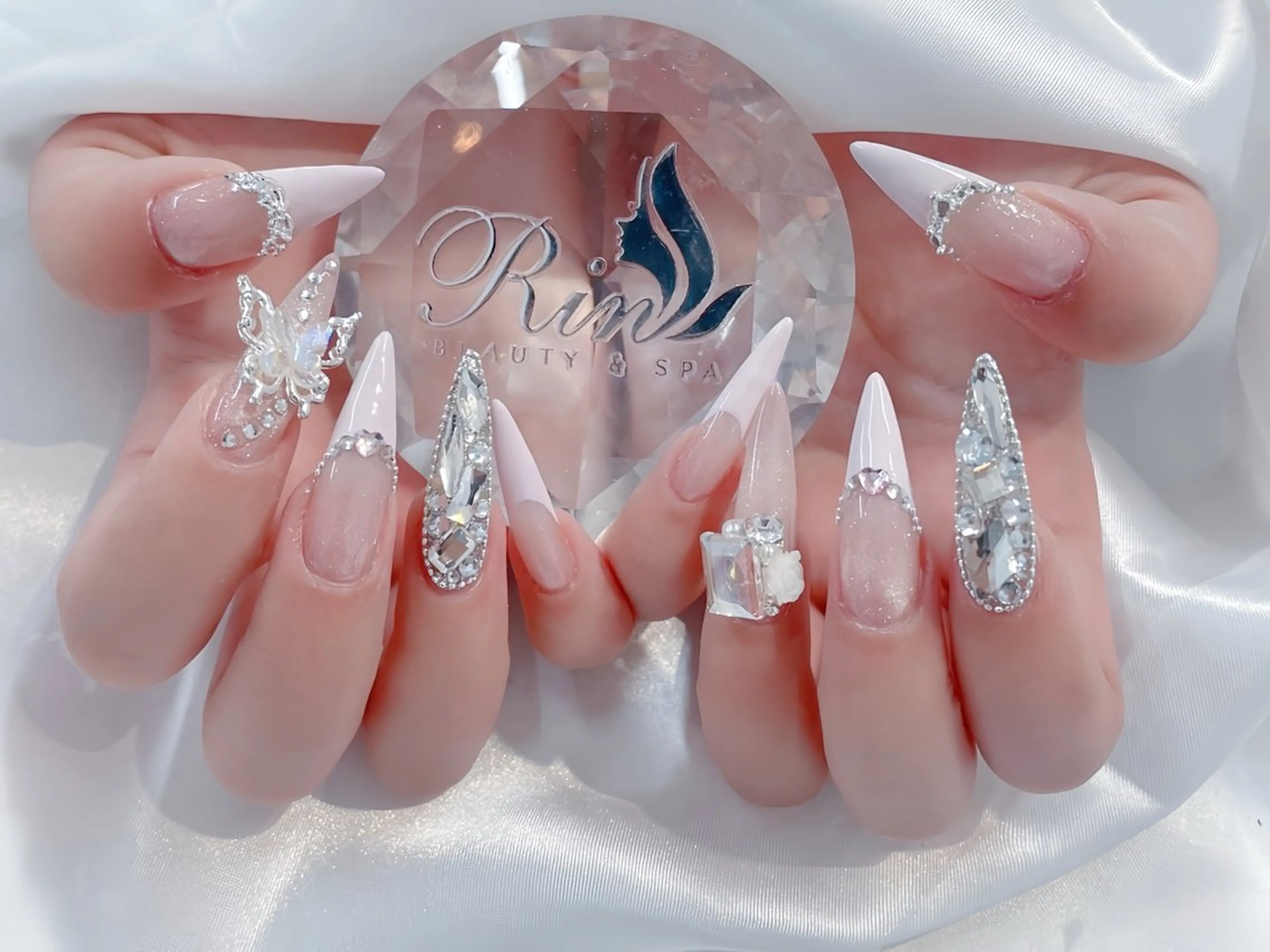 ネイル アートネイル ジェルネイル ロングネイル ニュアンスネイル スカルプネイル ハンドネイル Rin Nail 新大久保店のネイルデザイン