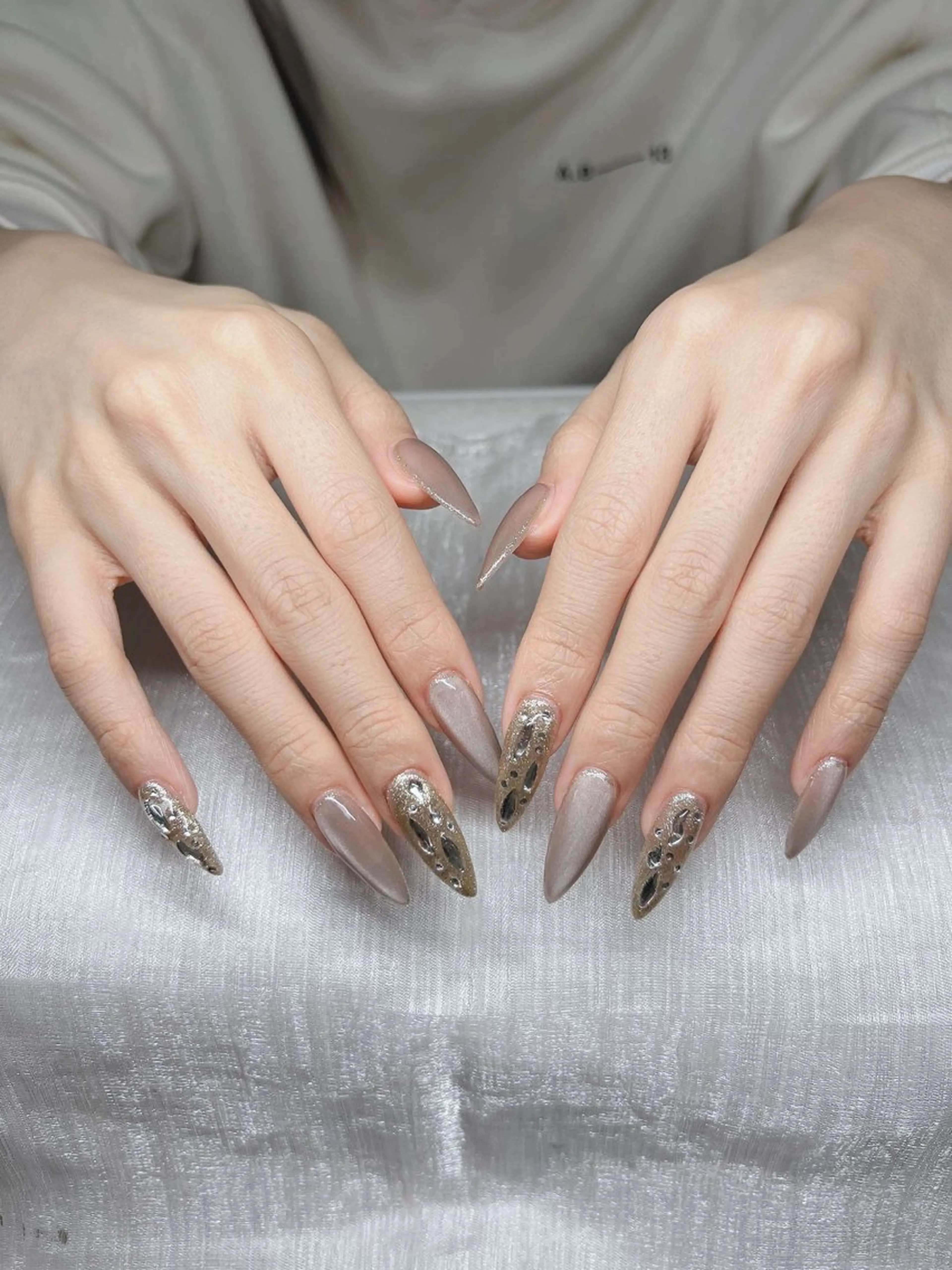 ネイル 長さ出し グラデーション 卒業式 キラキラネイル マグネットネイル Lee Nailsのネイルデザイン