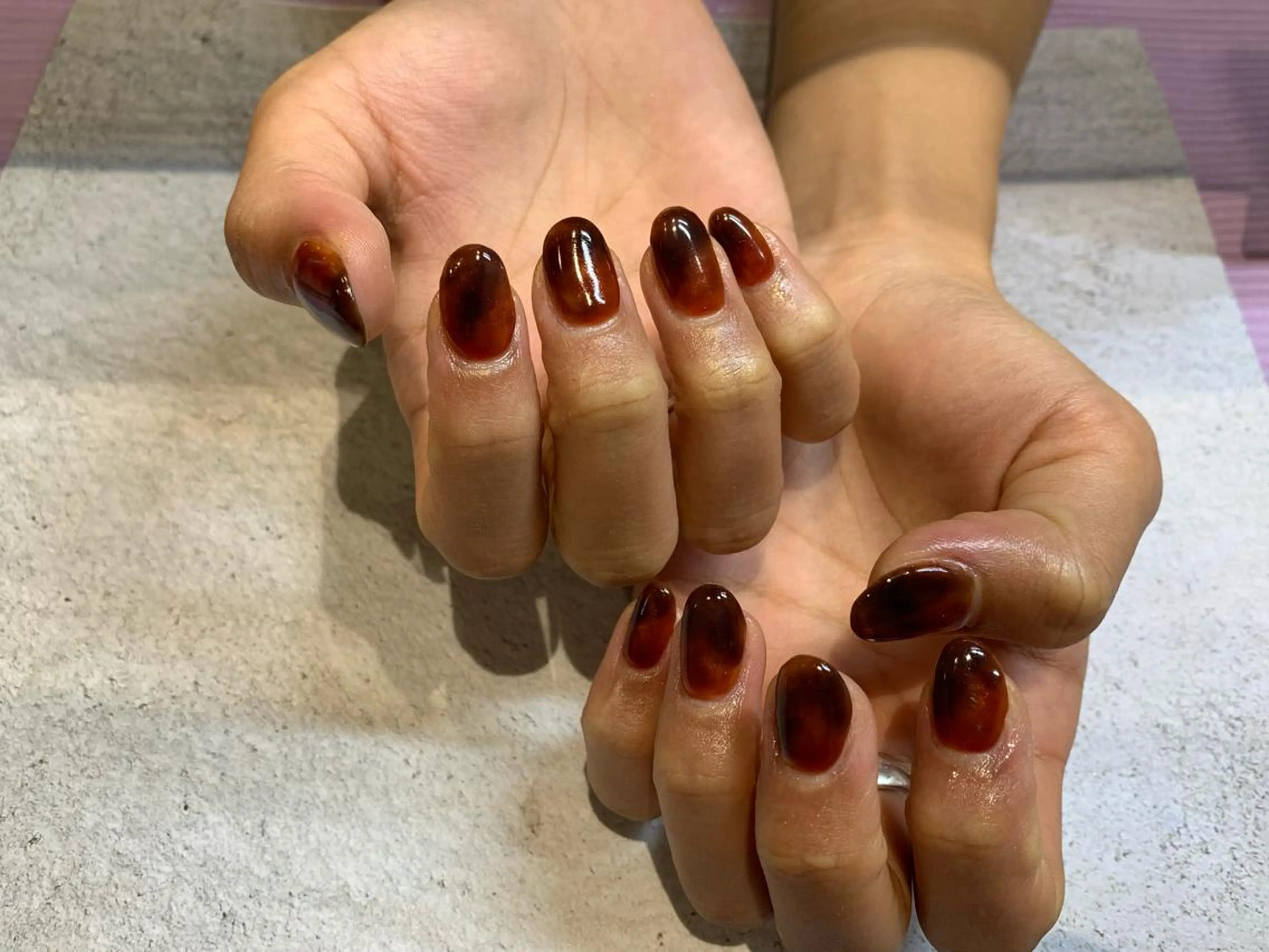 ネイル べっ甲ネイル ブラウン 持ち込み マキノ ユイのネイルデザイン