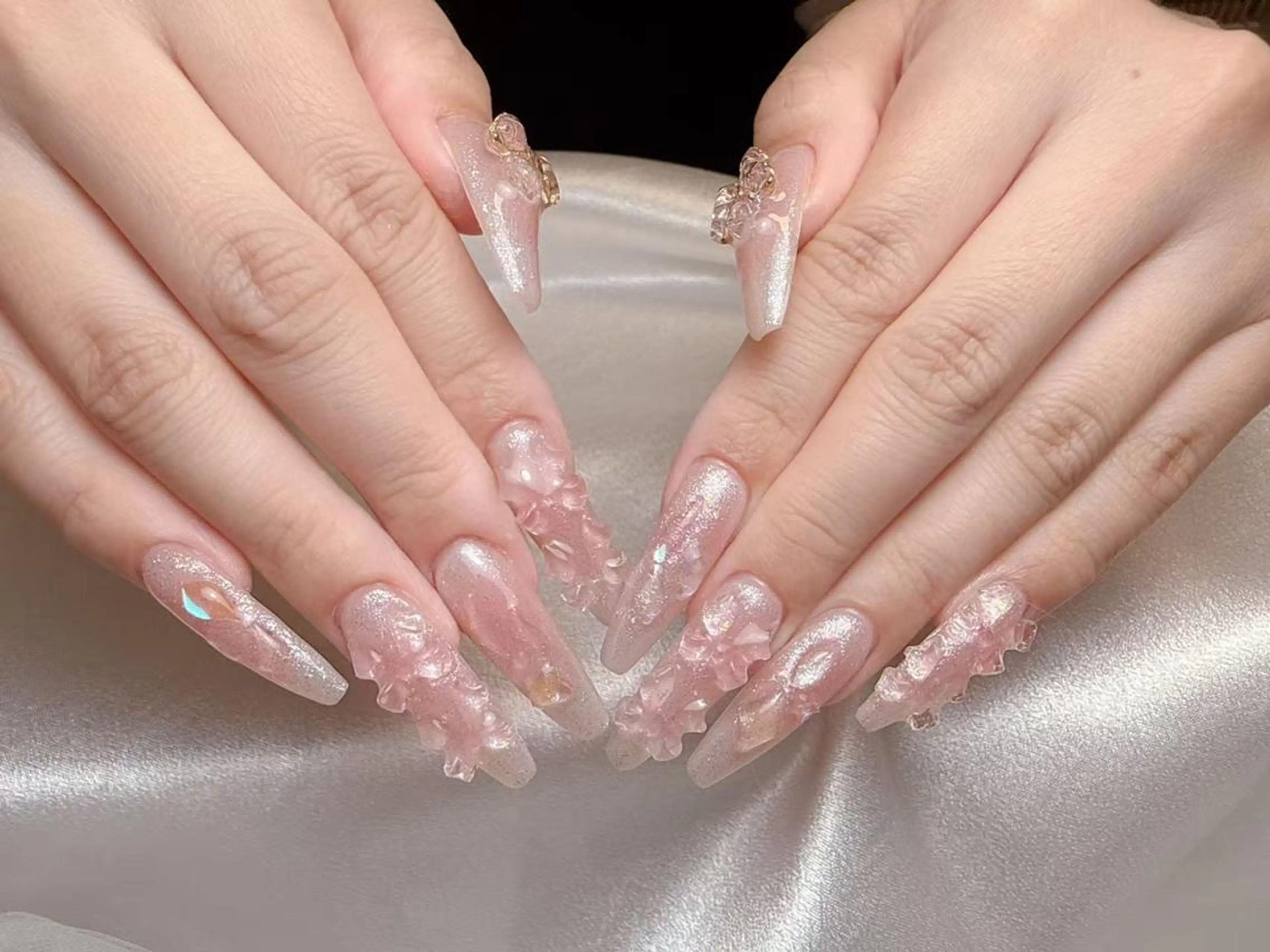 ネイル キラキラネイル チョウ チョウのネイルデザイン