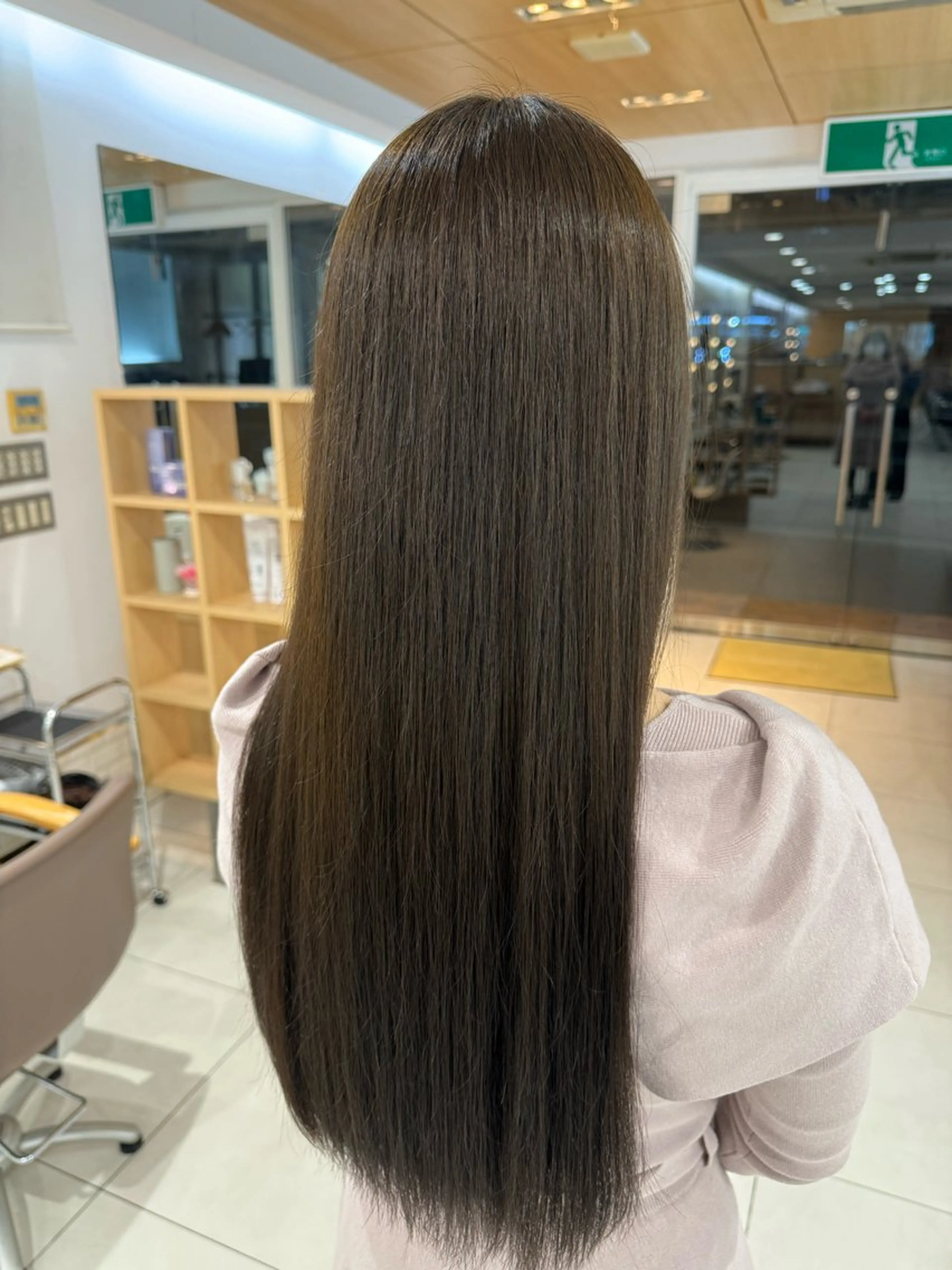 ロング カラー オリーブカラー カット ヘアカラー ツチダ ヒナのヘアスタイル