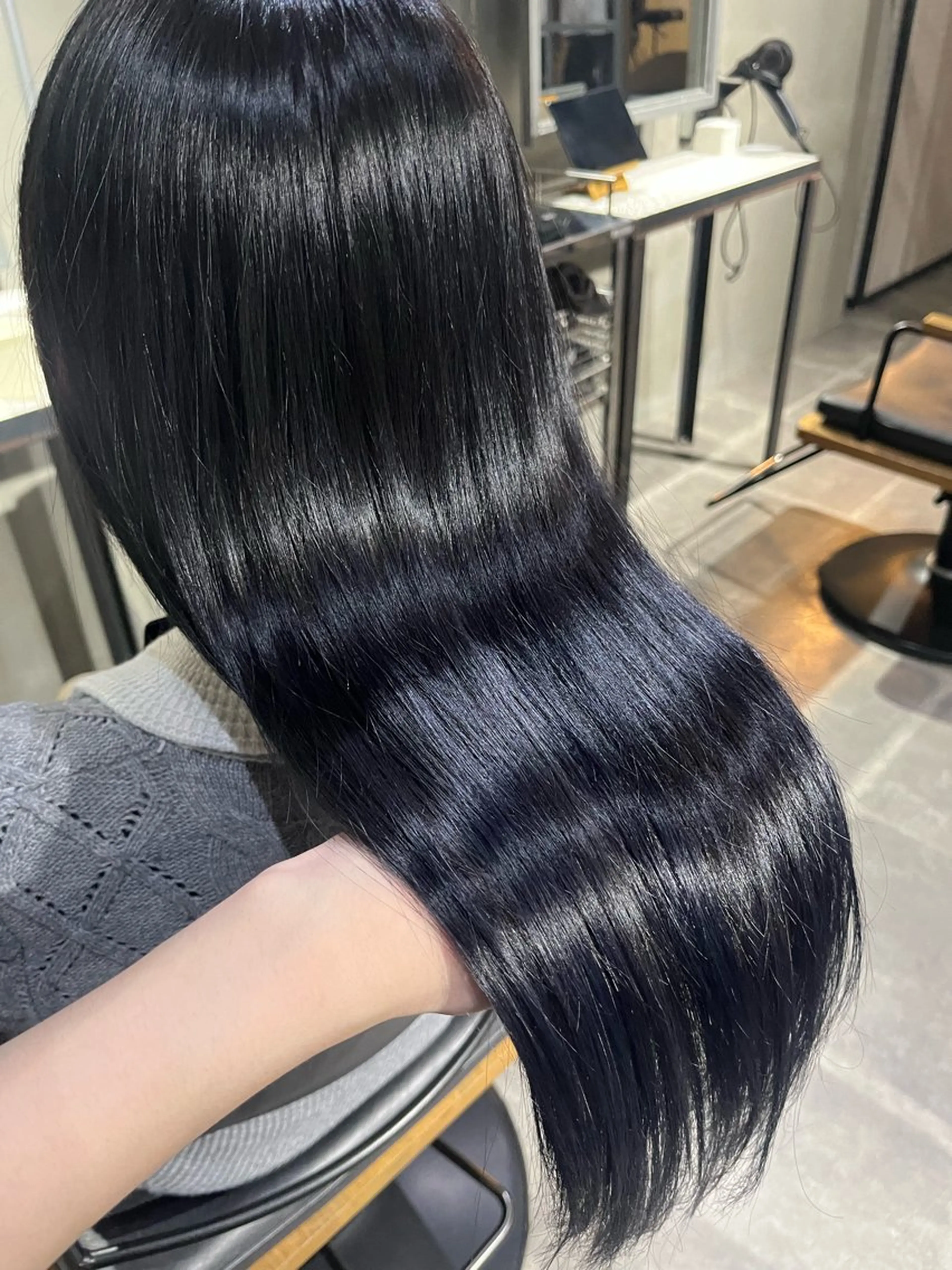 ロング カラー 黒髪 ブリーチ ブルーカラー ブルーブラック 透明感カラー ヘアカラー トリートメント 透明感♥韓国ヘア HINAのヘアスタイル