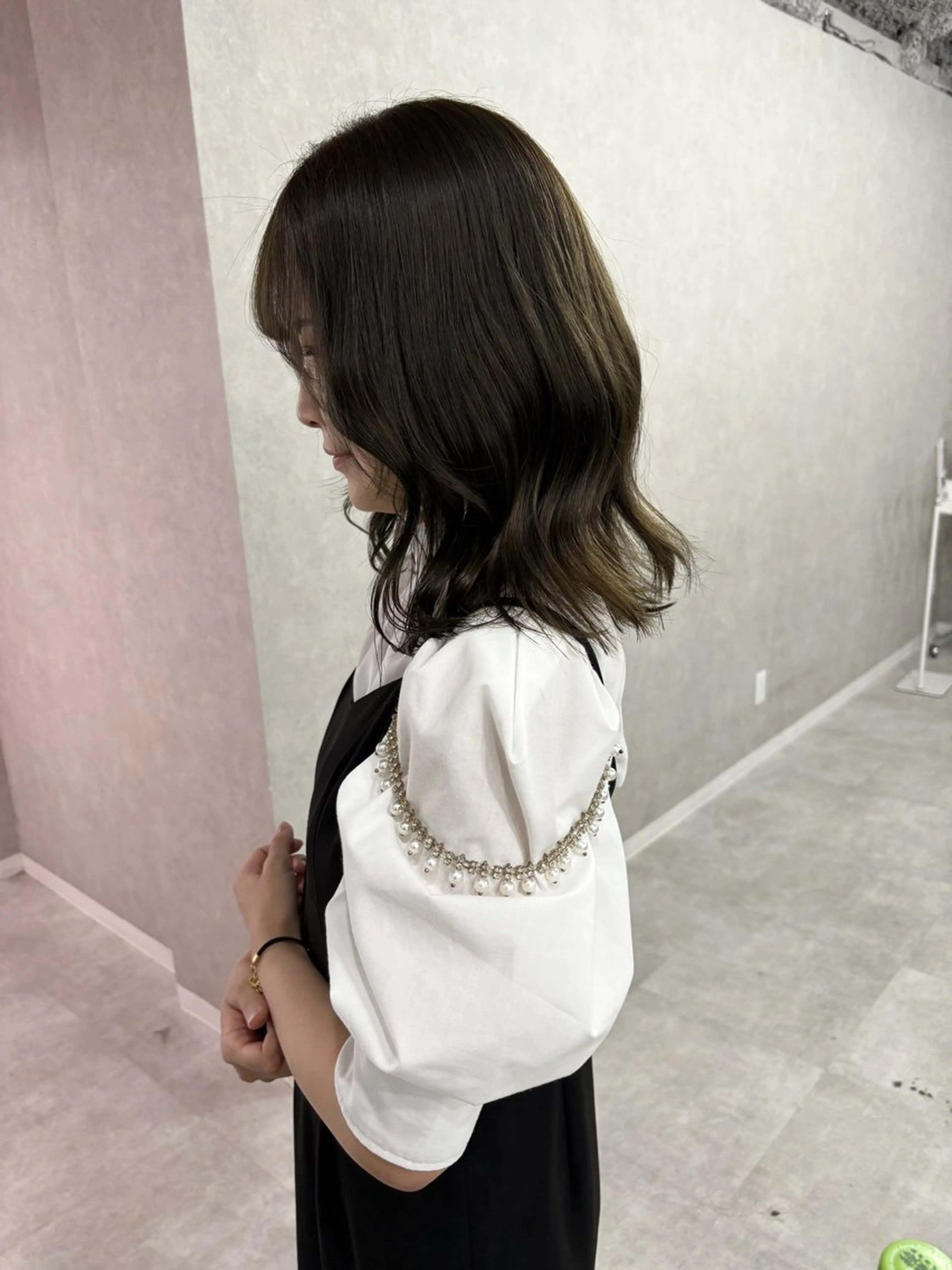 セミロング カラー ベージュカラー オリーブベージュ カット ヘアカラー 盛れる顔まわり✨🎀 レイヤー別所好葉のヘアスタイル