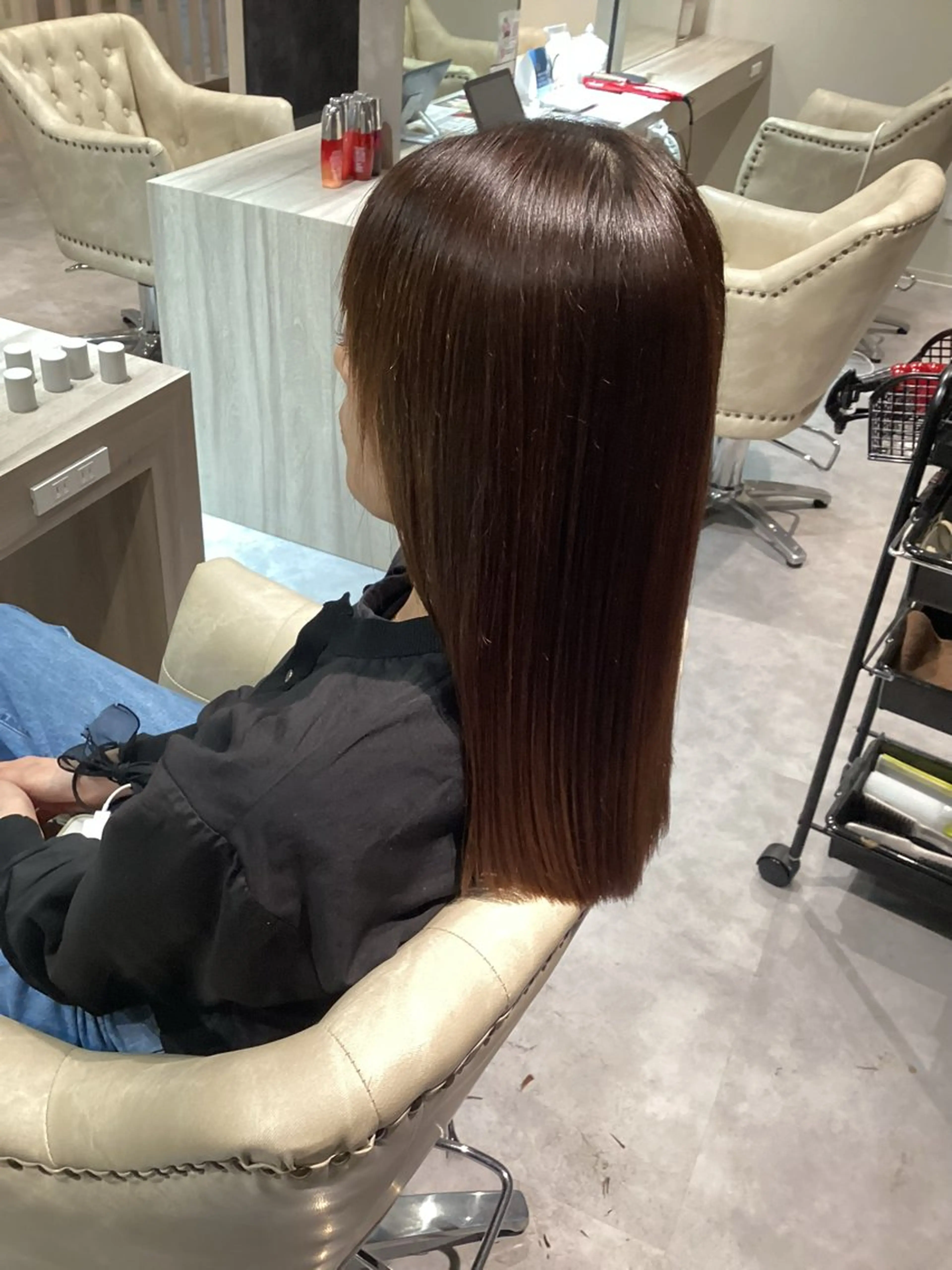 セミロング 縮毛矯正 五ノ井 一世のヘアスタイル