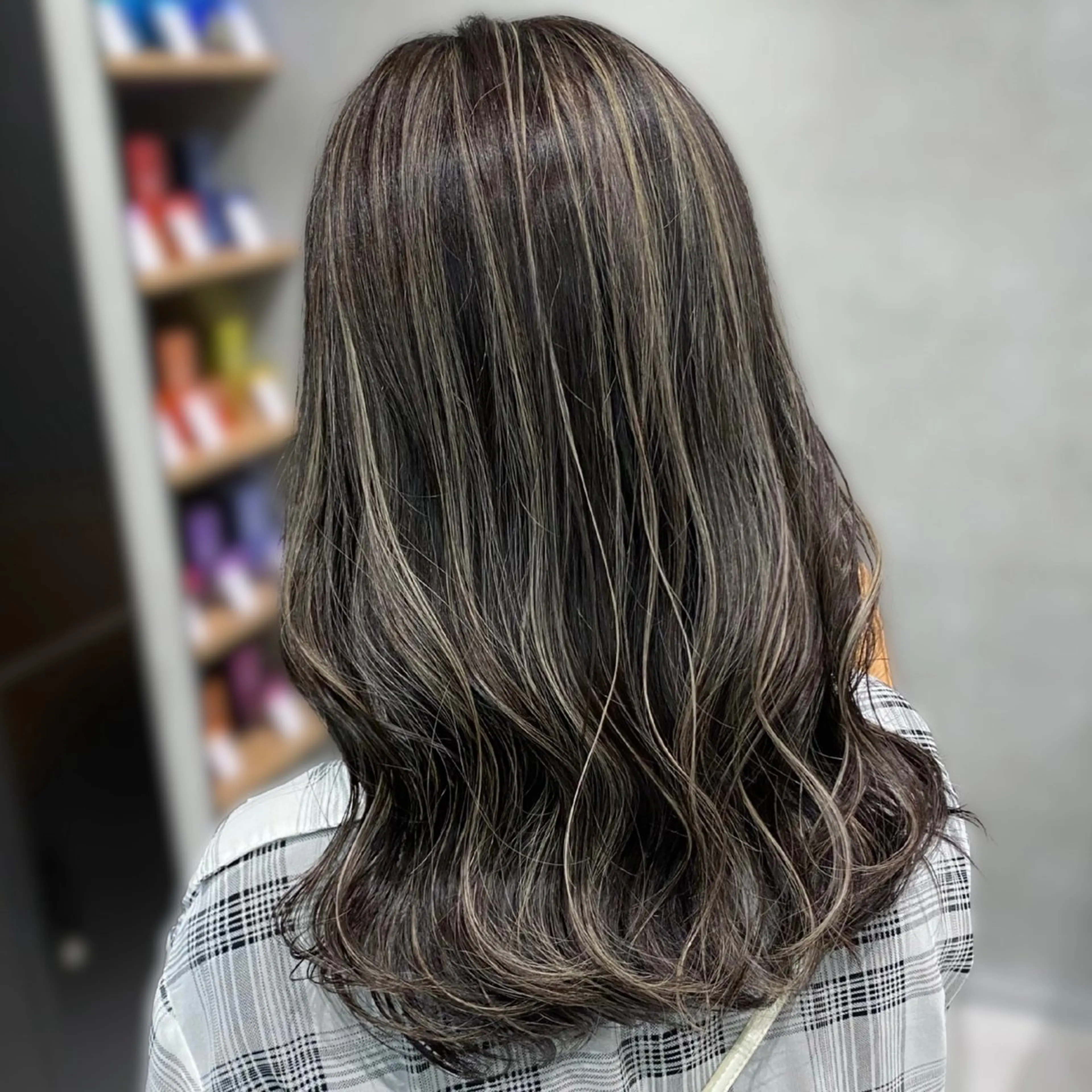 ミディアム カラー バレイヤージュ ブリーチ デザインカラー ハイライトカラー 外国人風カラー カット ヘアカラー トリートメント お悩み解決美容師🦚 片山/銀座/有楽町のヘアスタイル