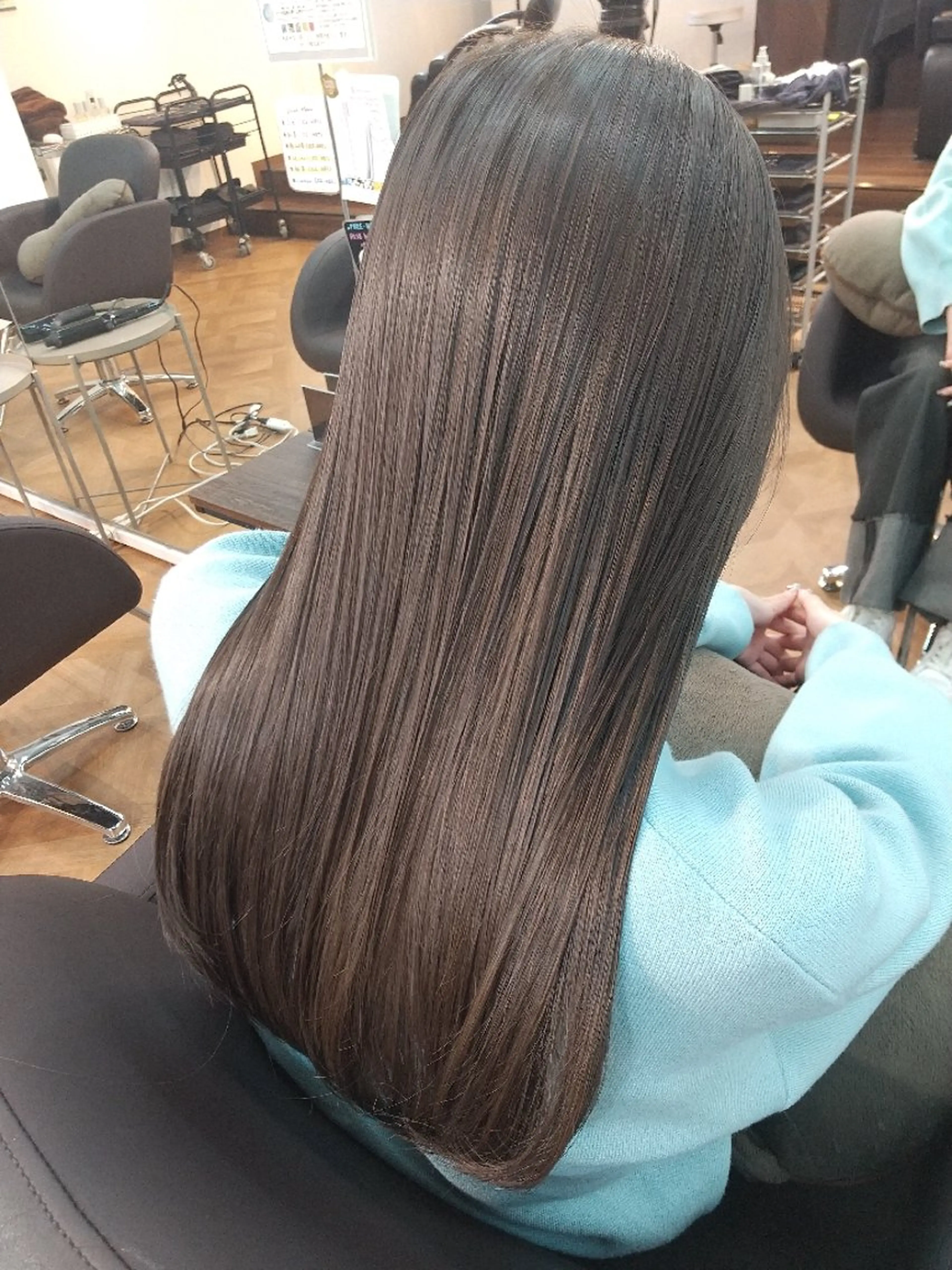 ロング カラー ブリーチ グレージュ ラベンダーカラー 久村 奈菜のヘアスタイル