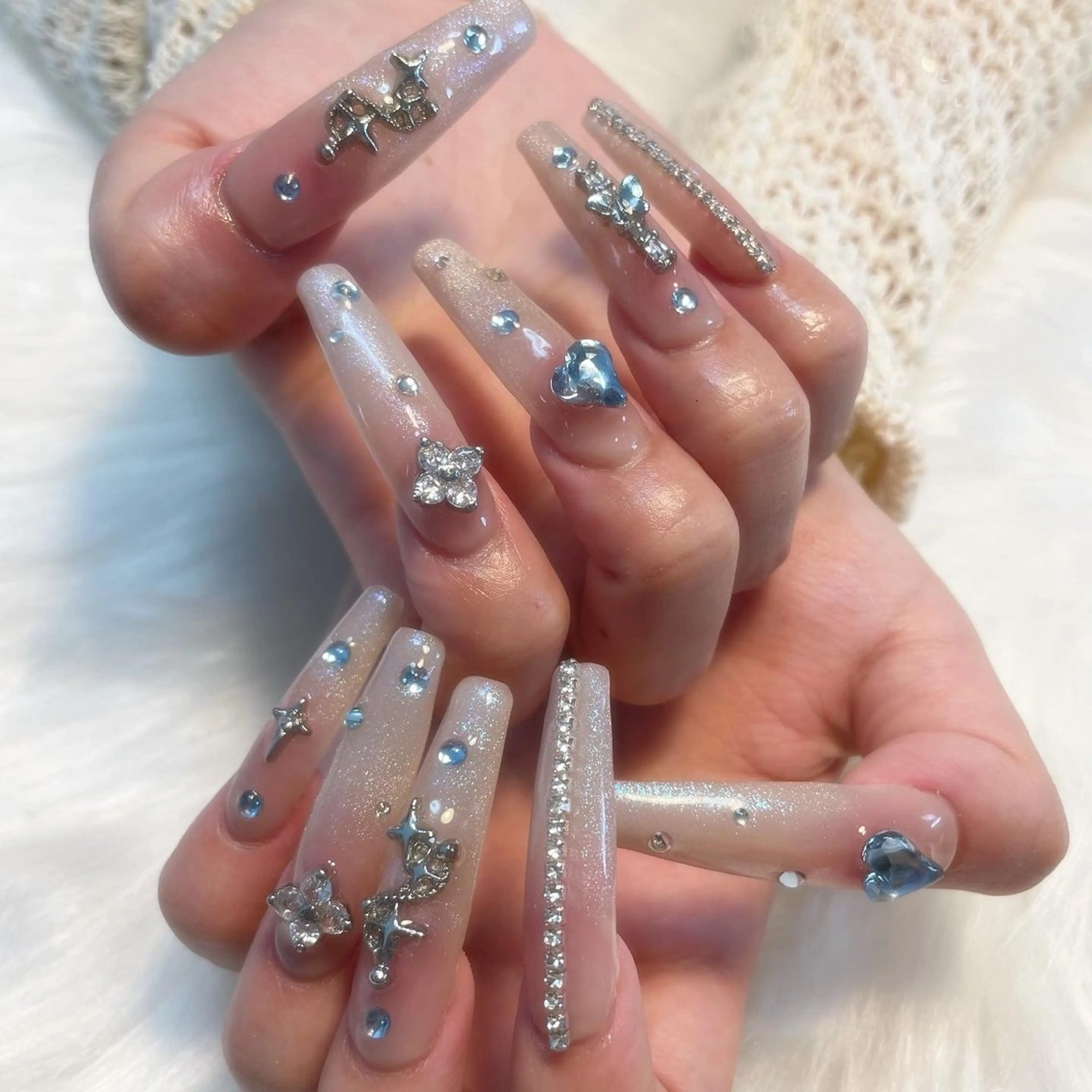 ネイル ハンドネイル ゴテゴテ💙ワンホン リオナのネイルデザイン