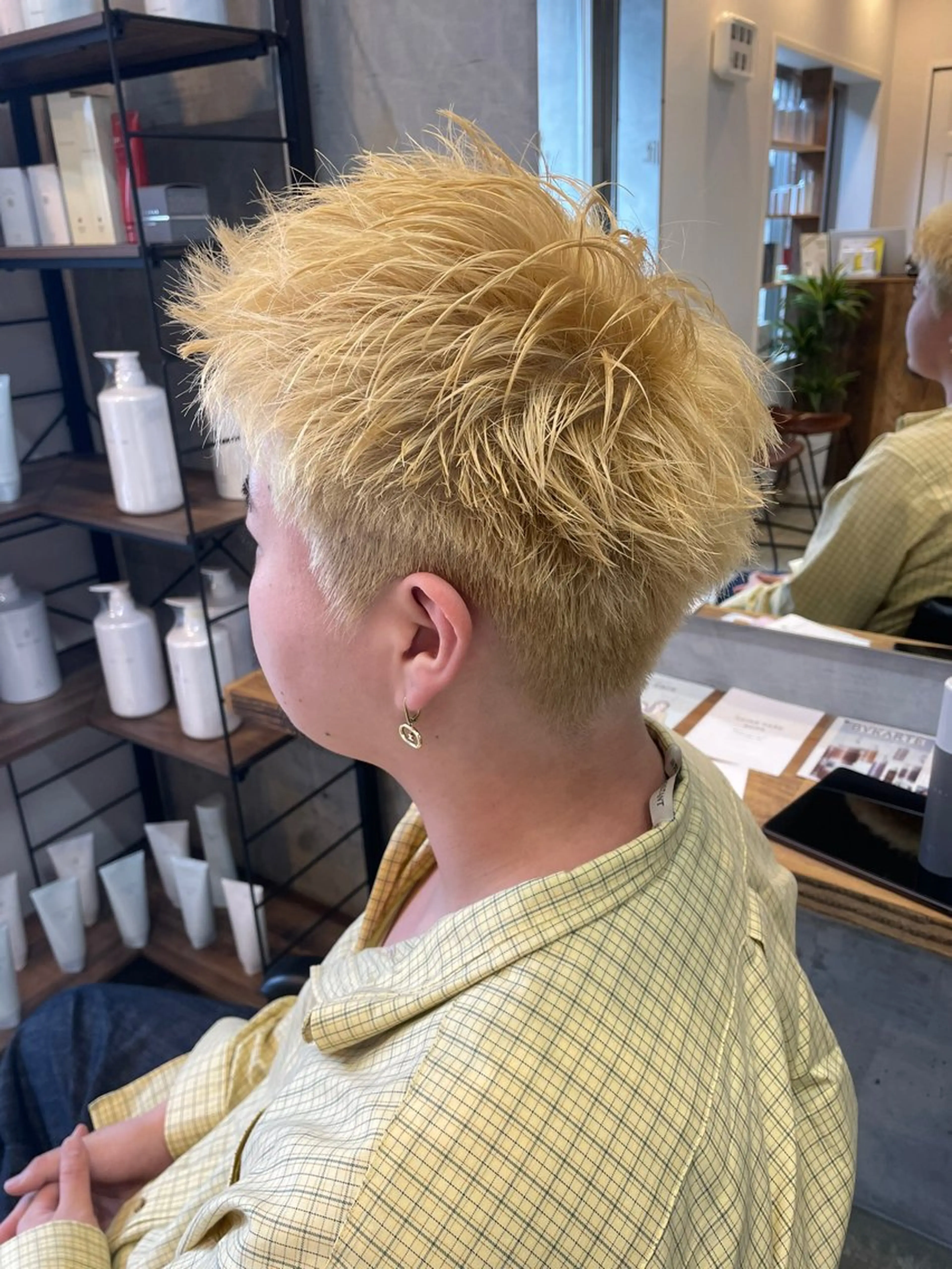 ショート カラー メンズ メンズハイトーン ハイトーンカラー カット ヘアカラー 飯泉/メンズカラー ツイスパ/メッシュのヘアスタイル