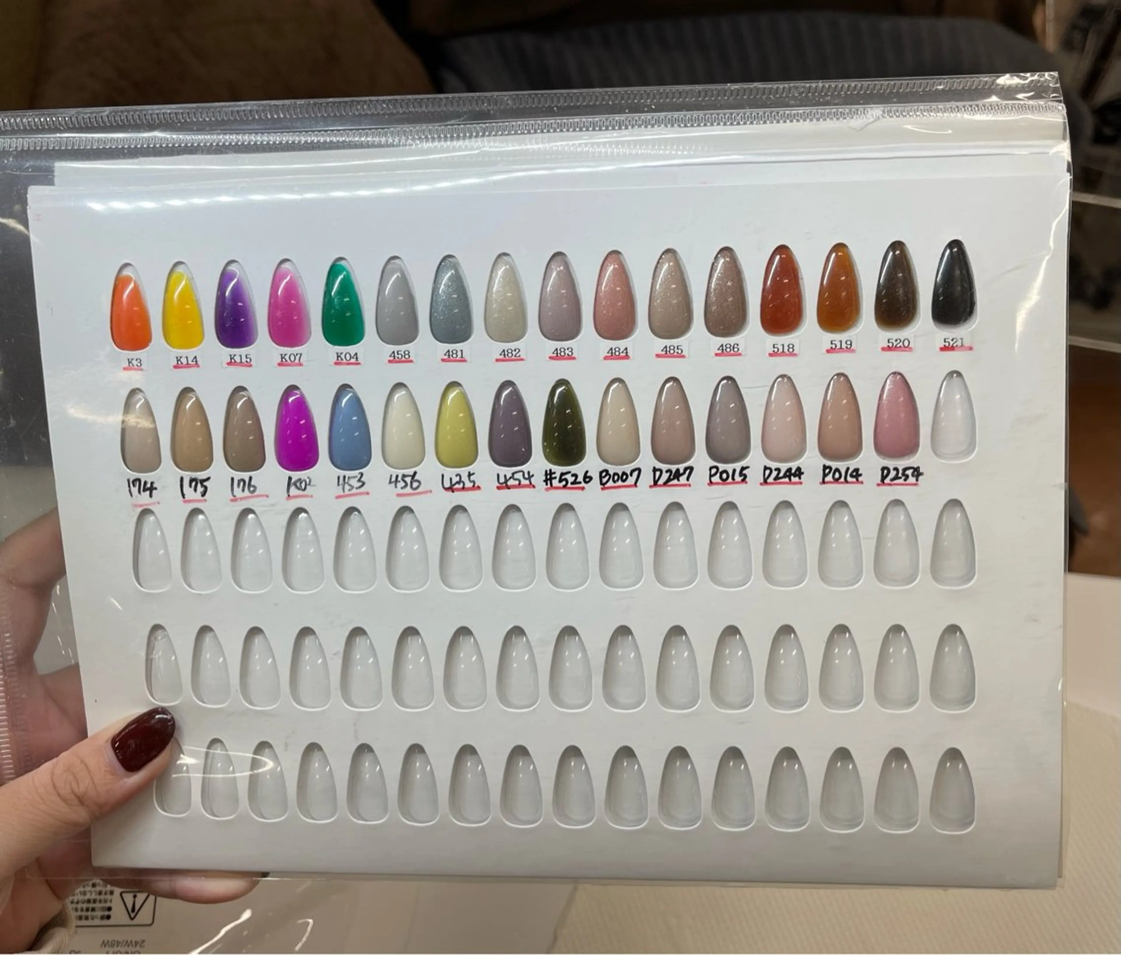 ネイル 赤色 MAXKELLY Asahiのネイルデザイン