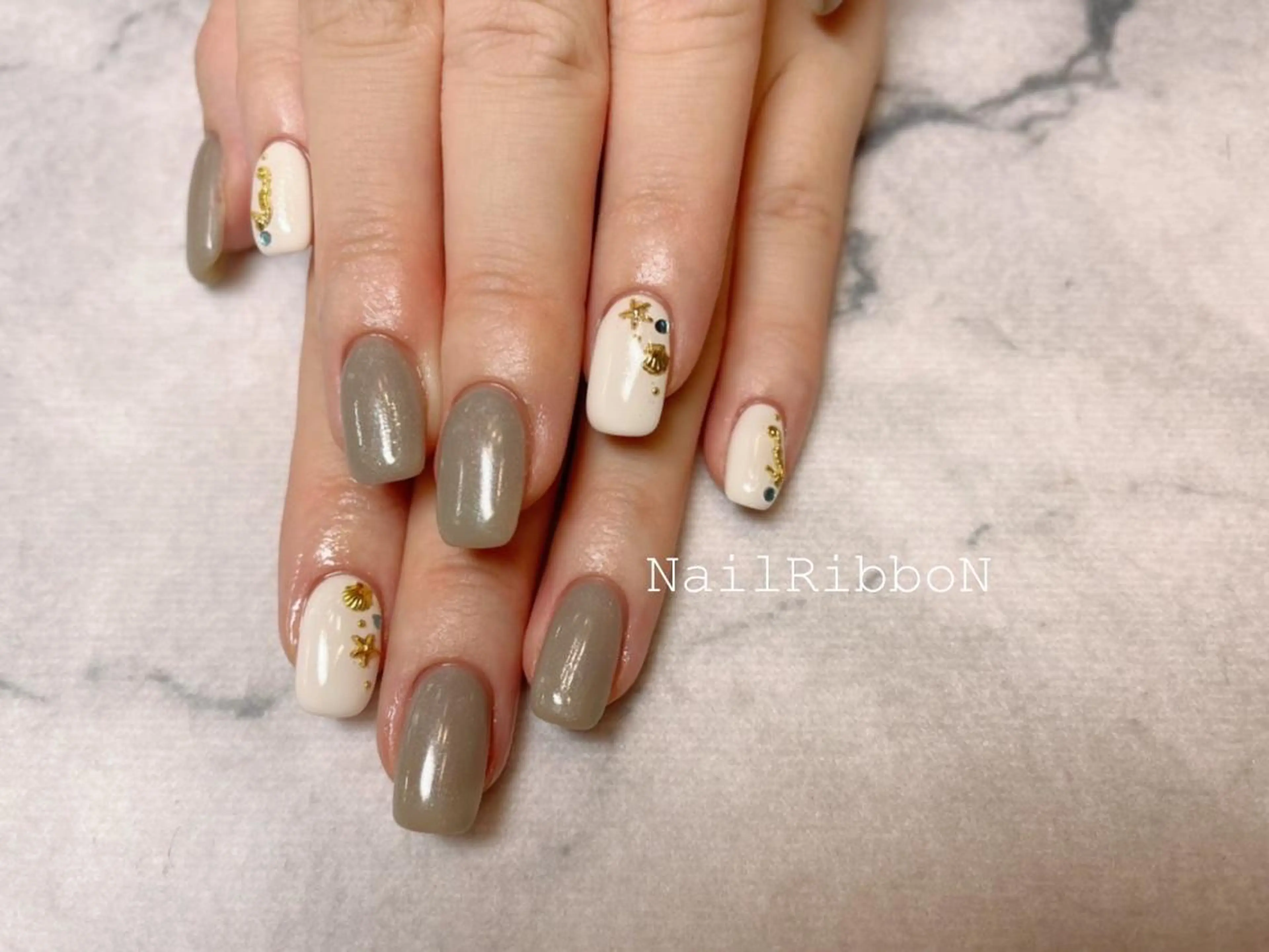 ネイル ネイルリボン 受付スタッフのネイルデザイン