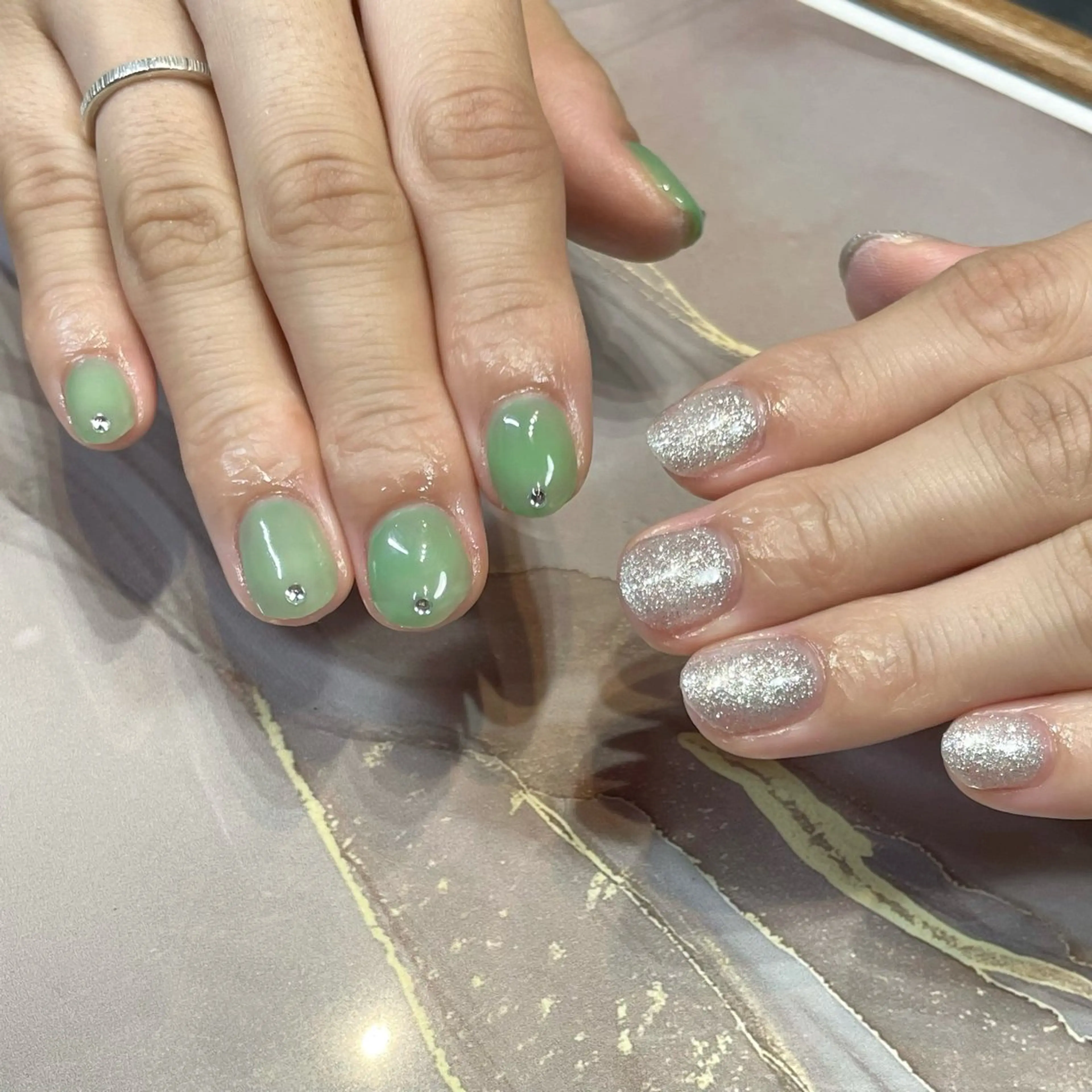 ネイル グリーン ピンク 春ネイル jujur HARUKA🌸のネイルデザイン