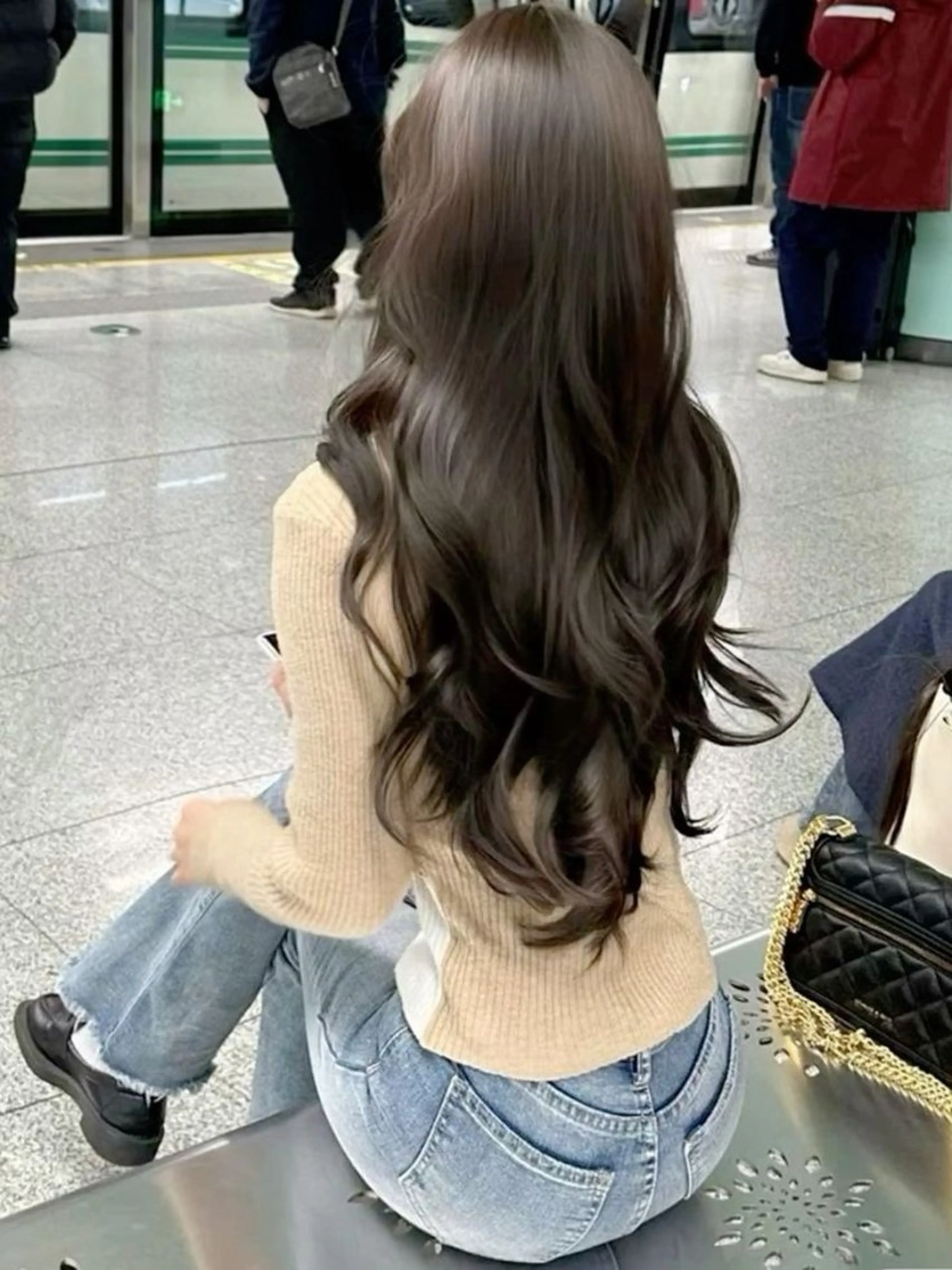 セミロング カラー ブラウンカラー オリーブブラウン カット ヘアカラー トリートメント サロウィン　神戸三宮店所属・髪質改善美容師が作る 透明感カラー杉山太貴のヘアスタイル