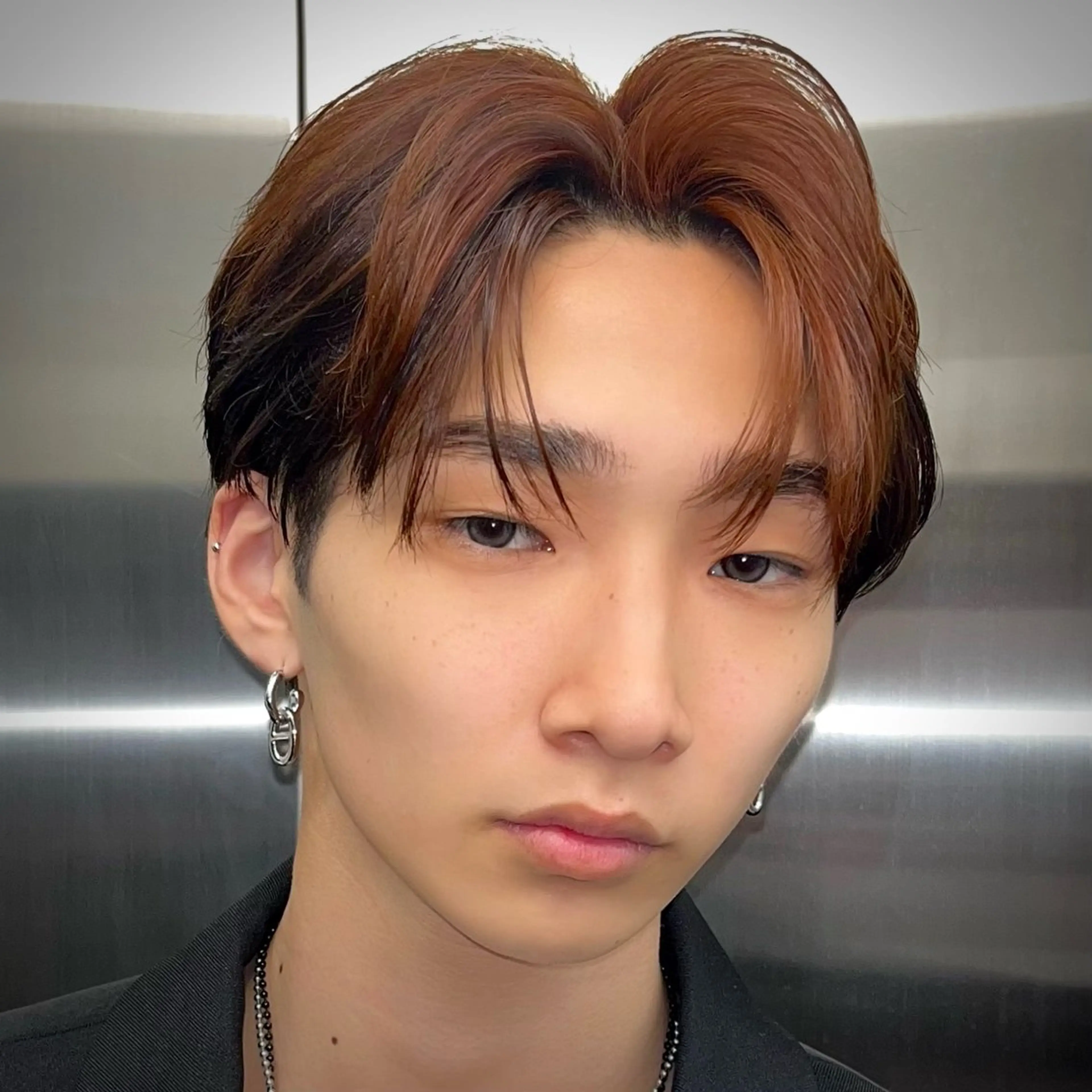 メンズ カット ウルフ/レイヤー/ ブリーチカラーのヘアスタイル