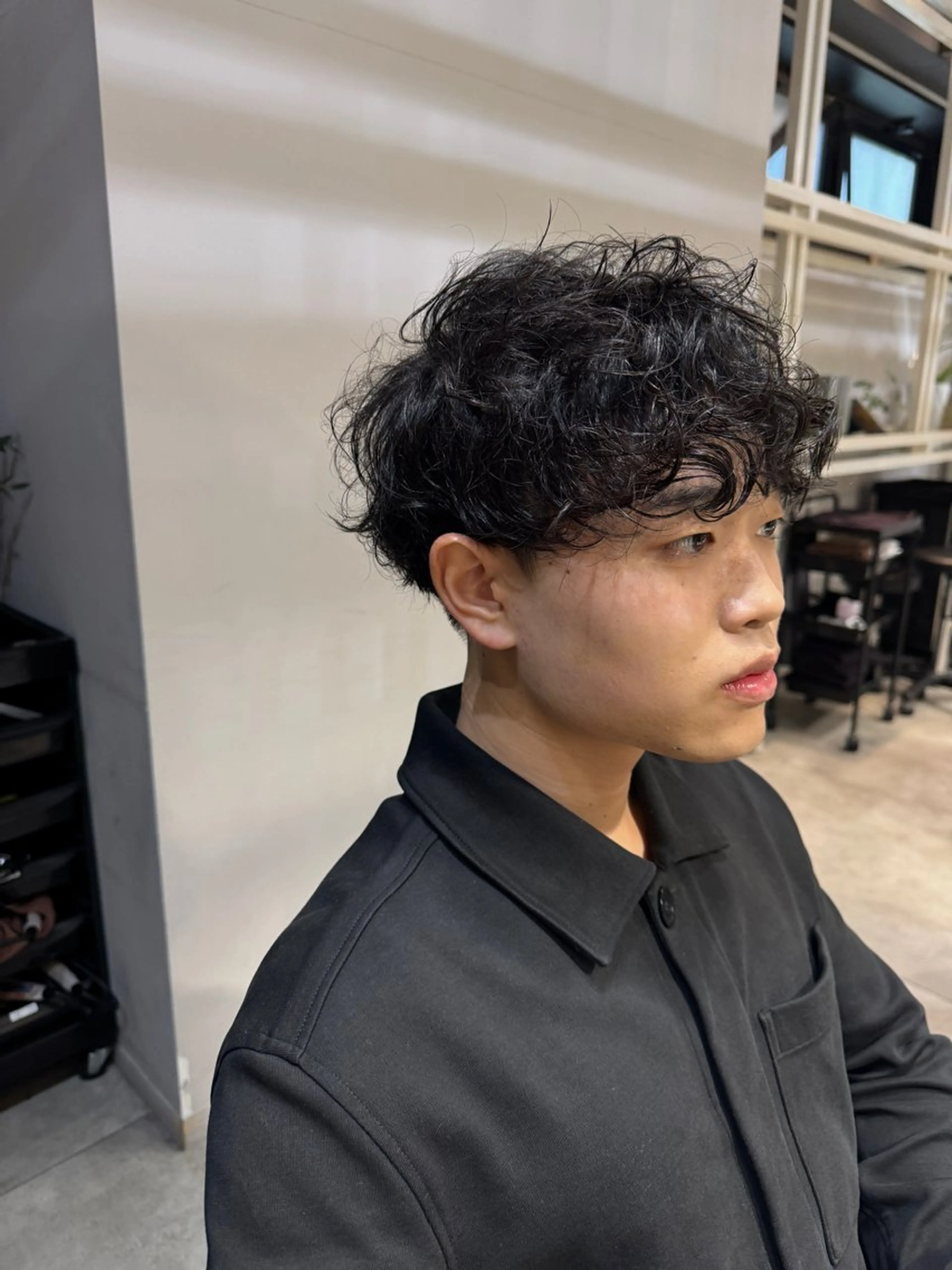 ミディアム パーマ メンズ ミディアムパーマ メンズパーマ シャドーパーマ Dxxxx III所属・似合う髪型が 分からない方へのヘアスタイル