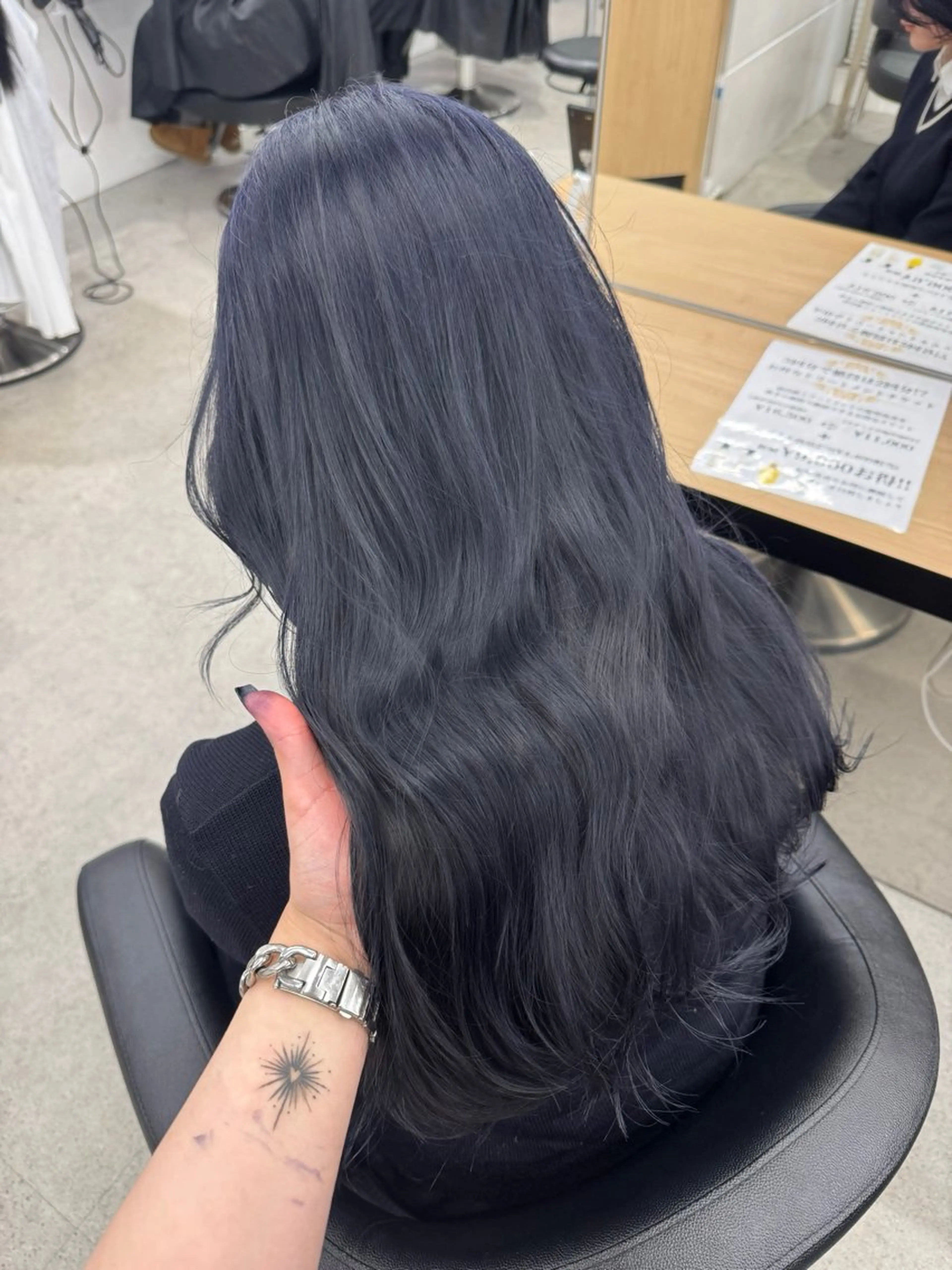 ロング カラー 暗髪🩶ラベンダー/ ブルー/ユウナ🤍のヘアスタイル