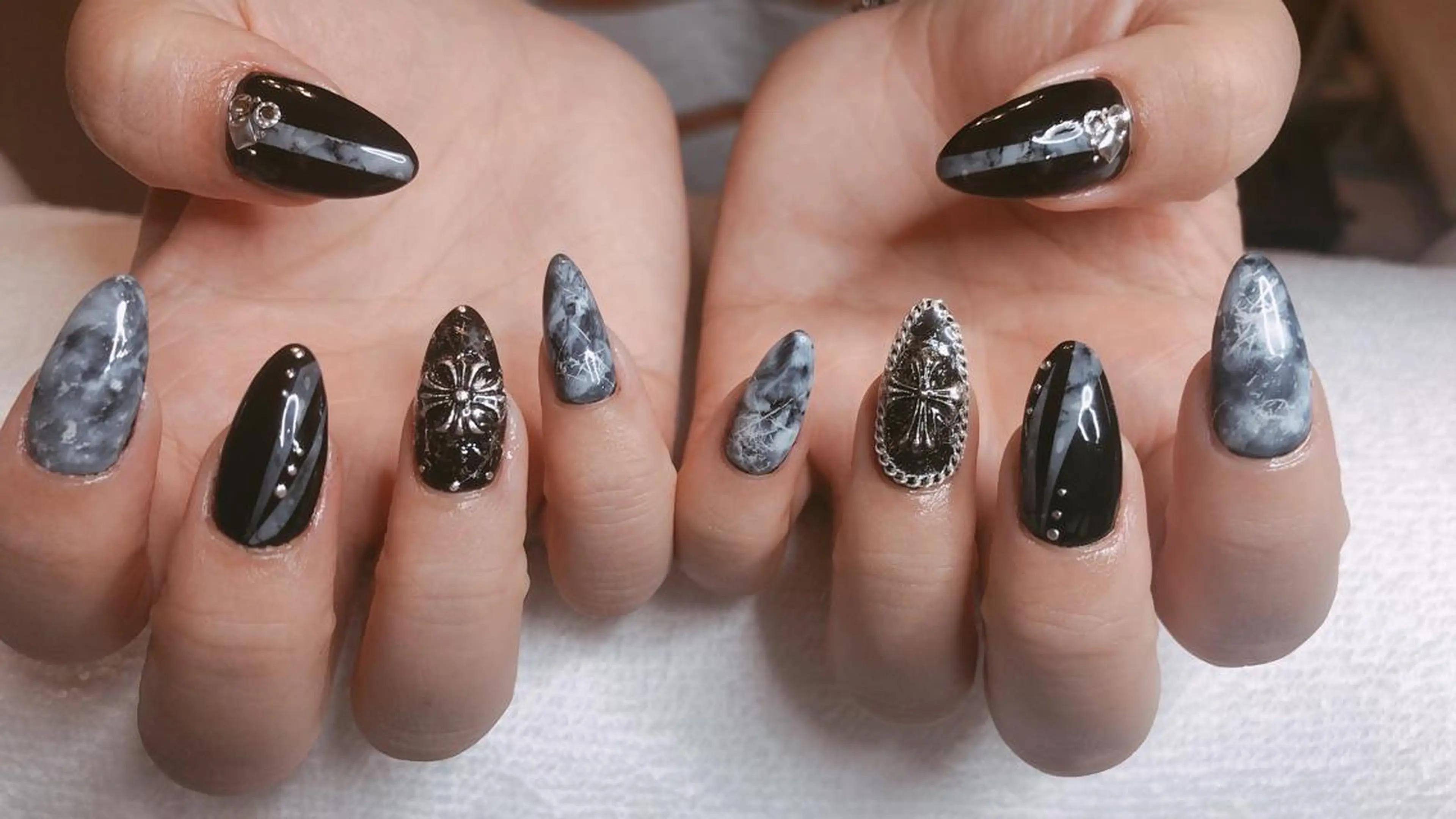 セミロング ネイル ハンドネイル 長さ出し専門 nynaのネイルデザイン