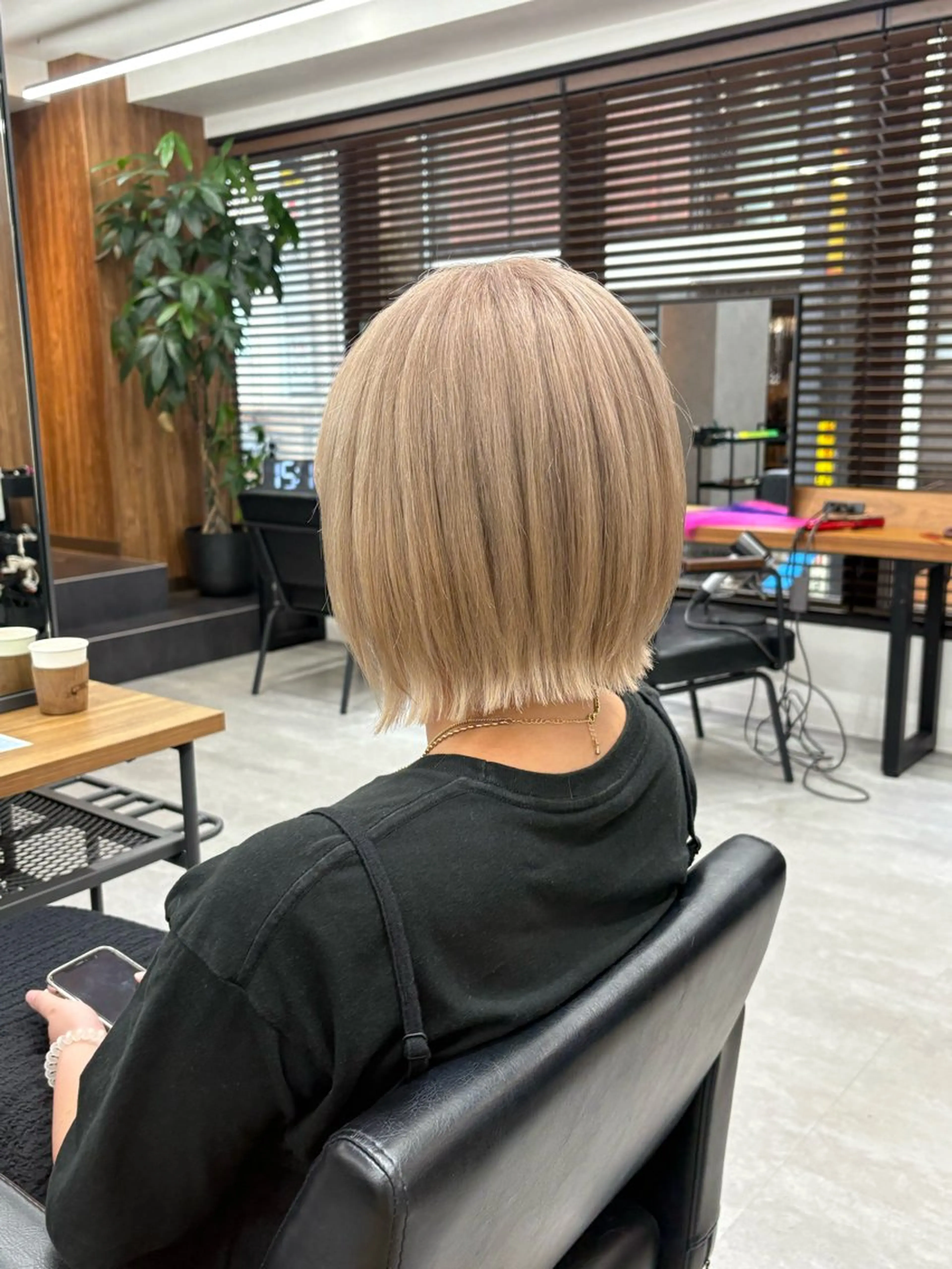 ショート カラー ボブレイヤー ボブ レイヤーカット カット ヘアカラー ENA💗NEXT /ハイトーンエクステのヘアスタイル