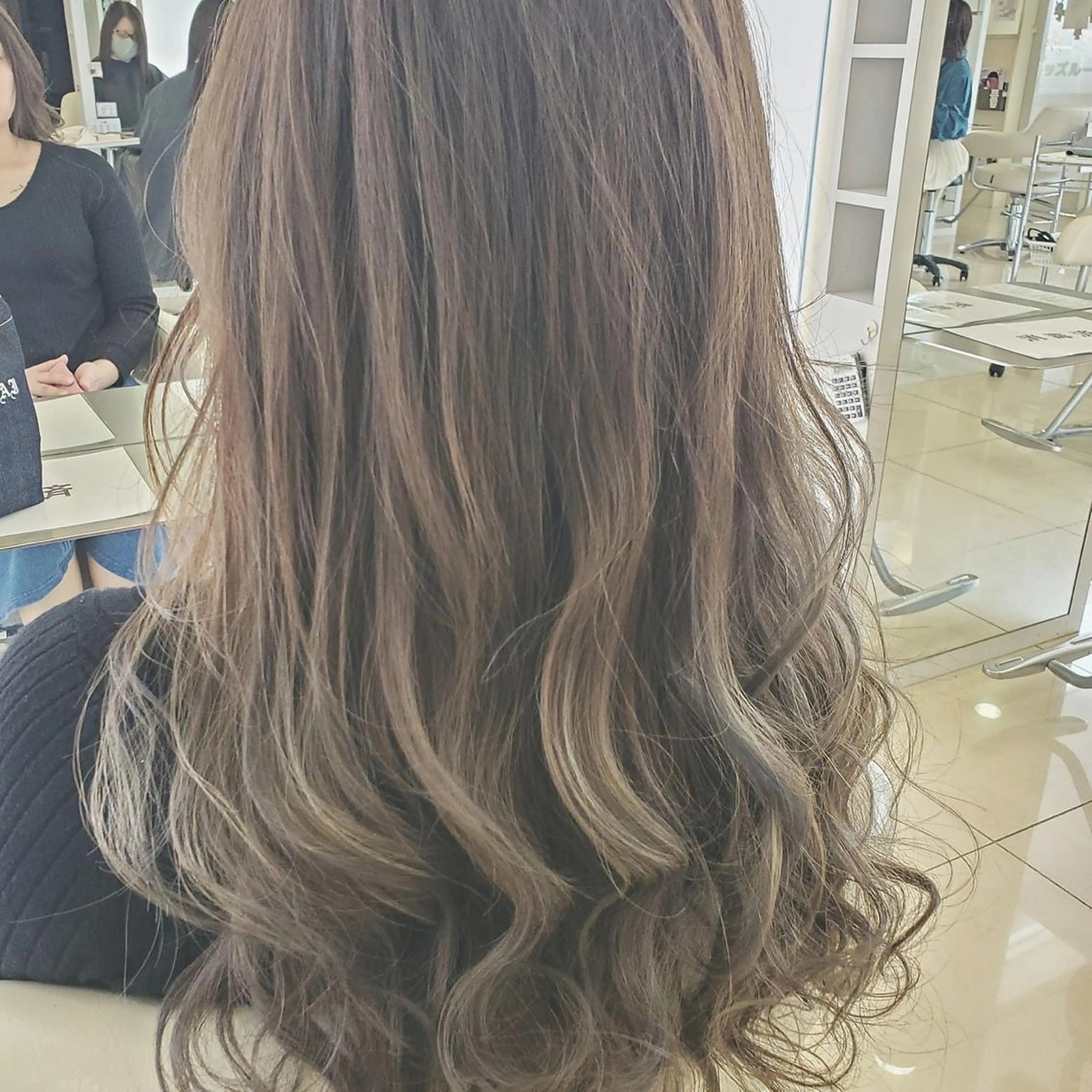 カラー SALOWIN栄 高須大貴のヘアスタイル