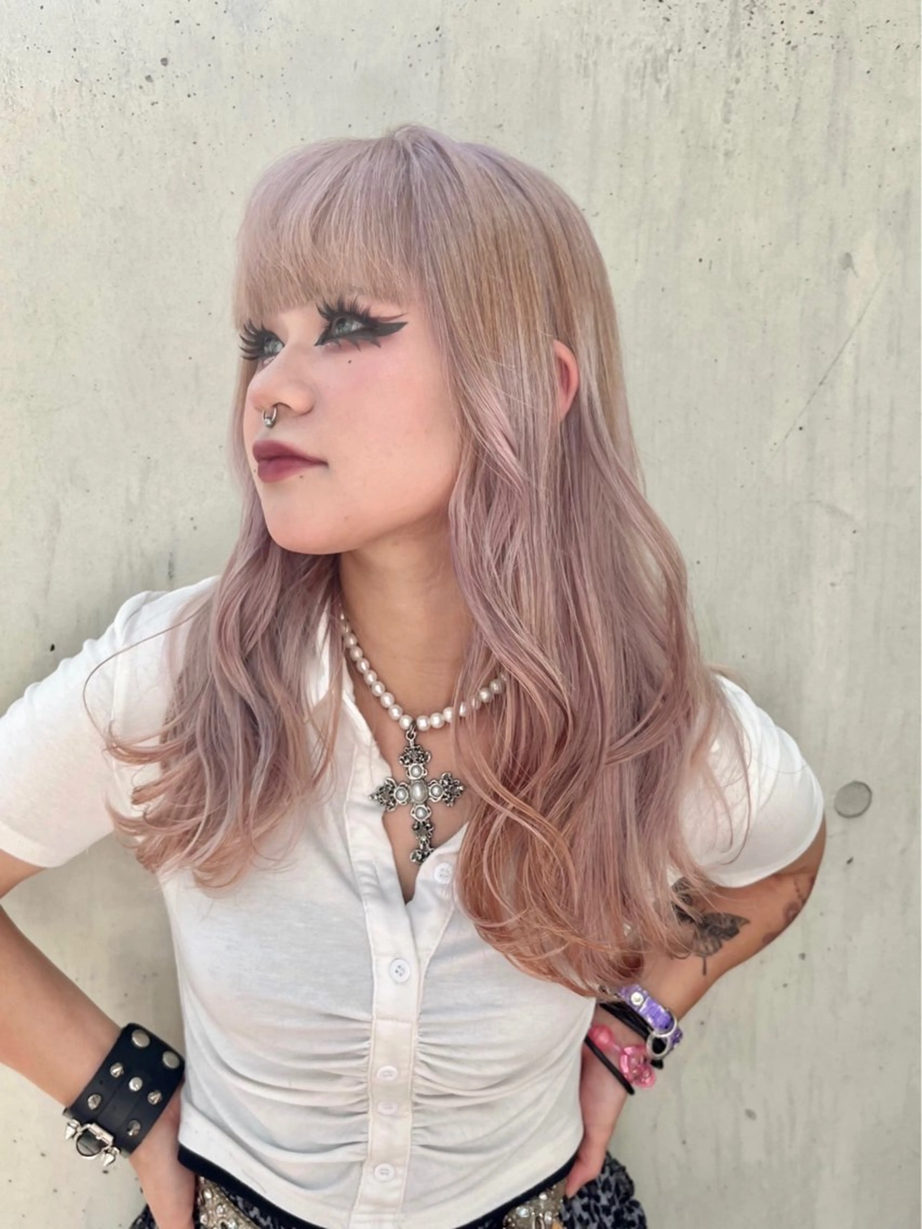 ロング カラー ベージュカラー ブロンド ハイトーンカラー ミルクティーベージュ ホワイトベージュ ヘアカラー direction所属・派手髪デザインカラー ヒロカのヘアスタイル