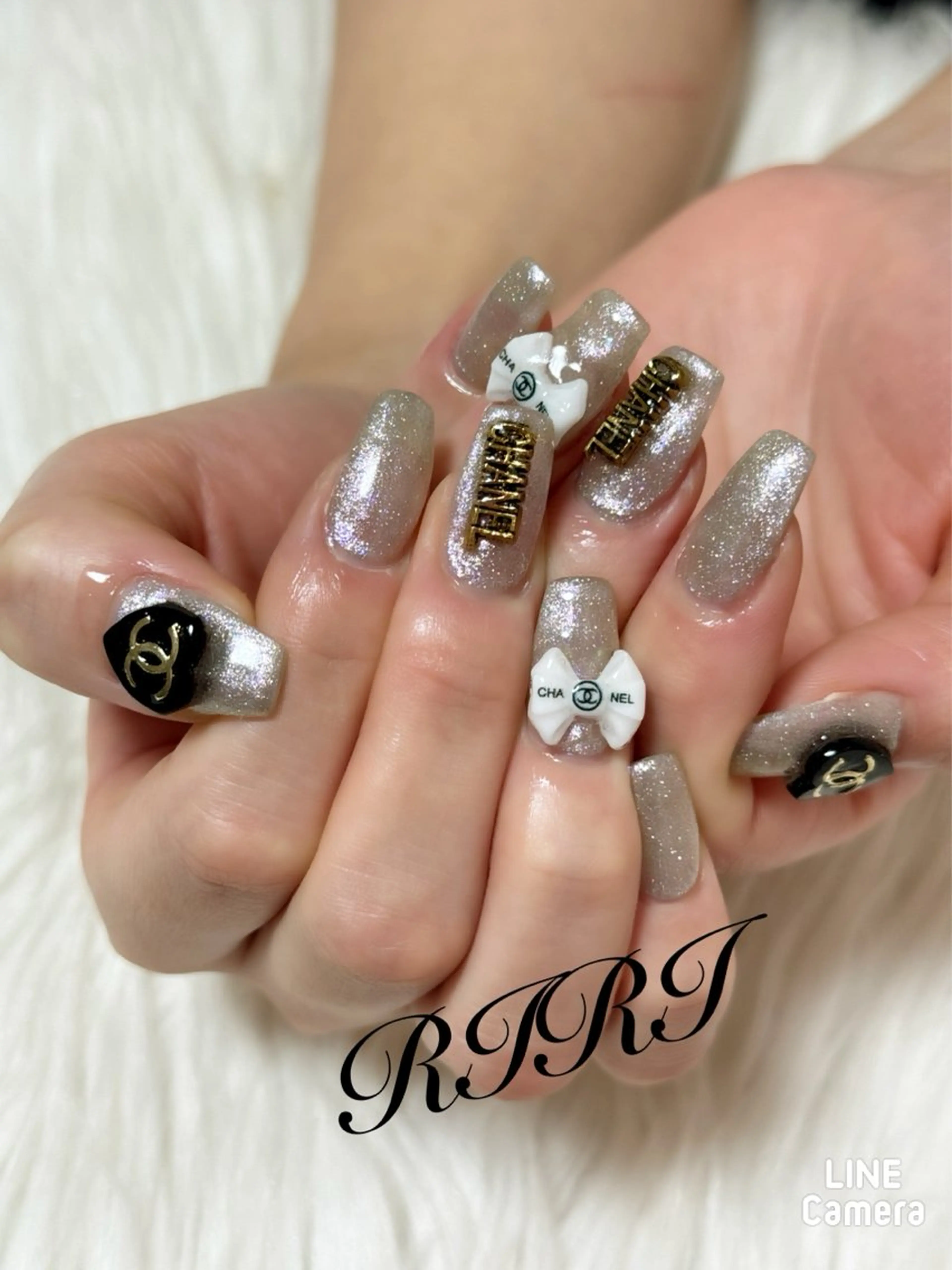 ネイル フラッシュネイル ジェルネイル キラキラネイル ラメ(グリッター) ショートネイル ハンドネイル riri オーナーのネイルデザイン