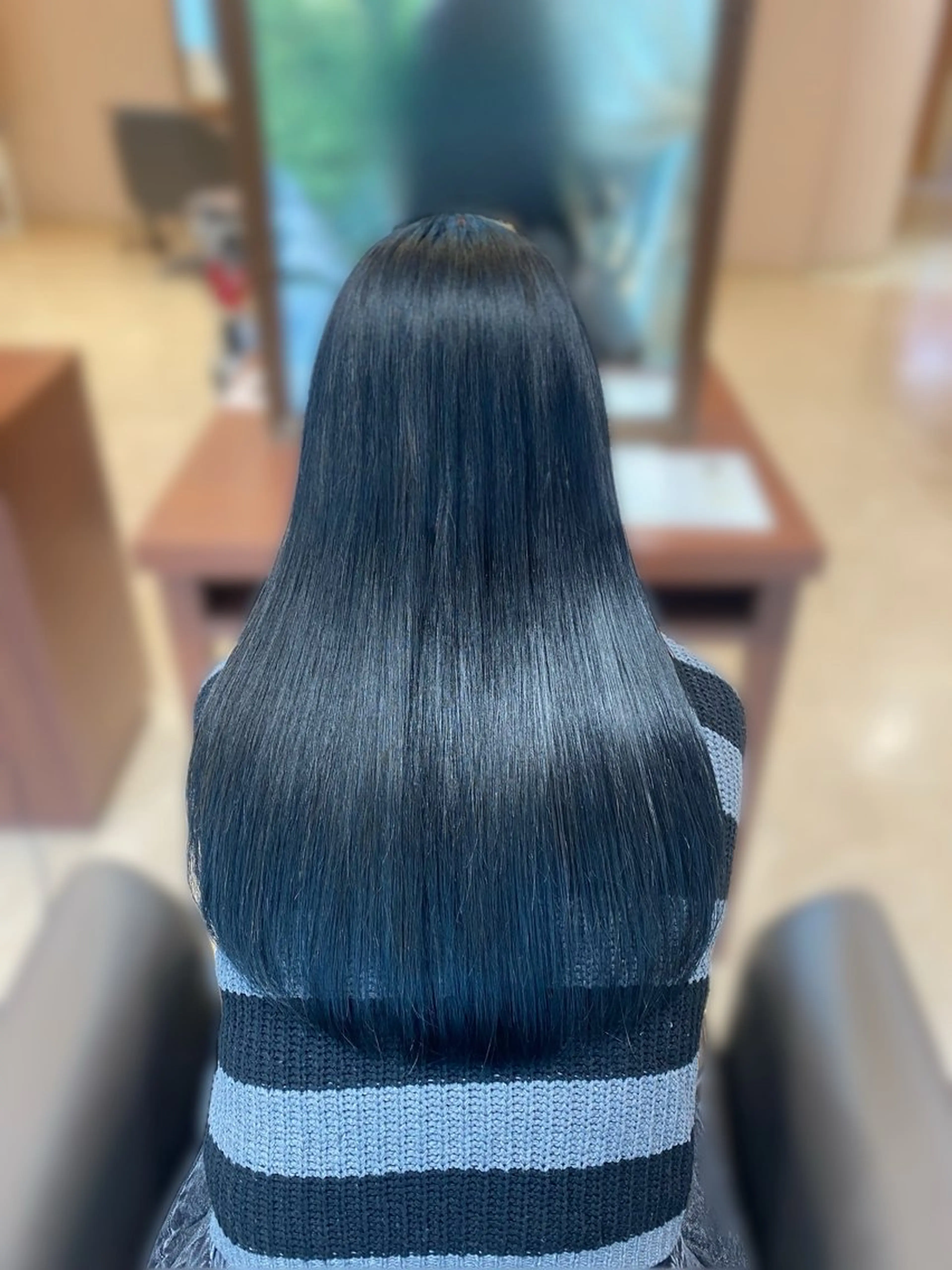 セミロング カラー 黒髪 ブルーカラー ブルーブラック Reginavita栄店 【レジナヴィータ】所属・鈴木 二依奈のヘアスタイル