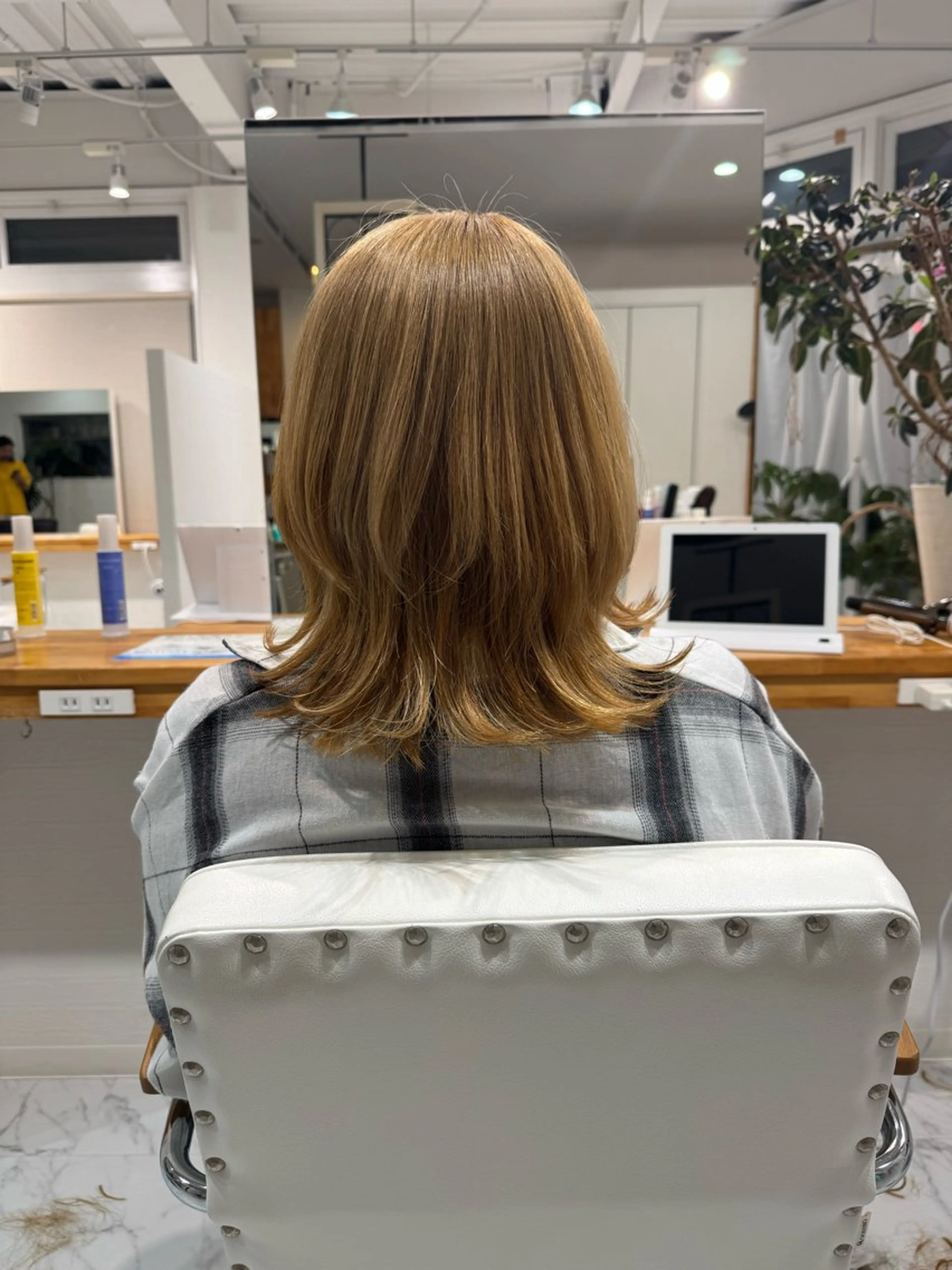 ミディアム 新美 恵里子のヘアスタイル