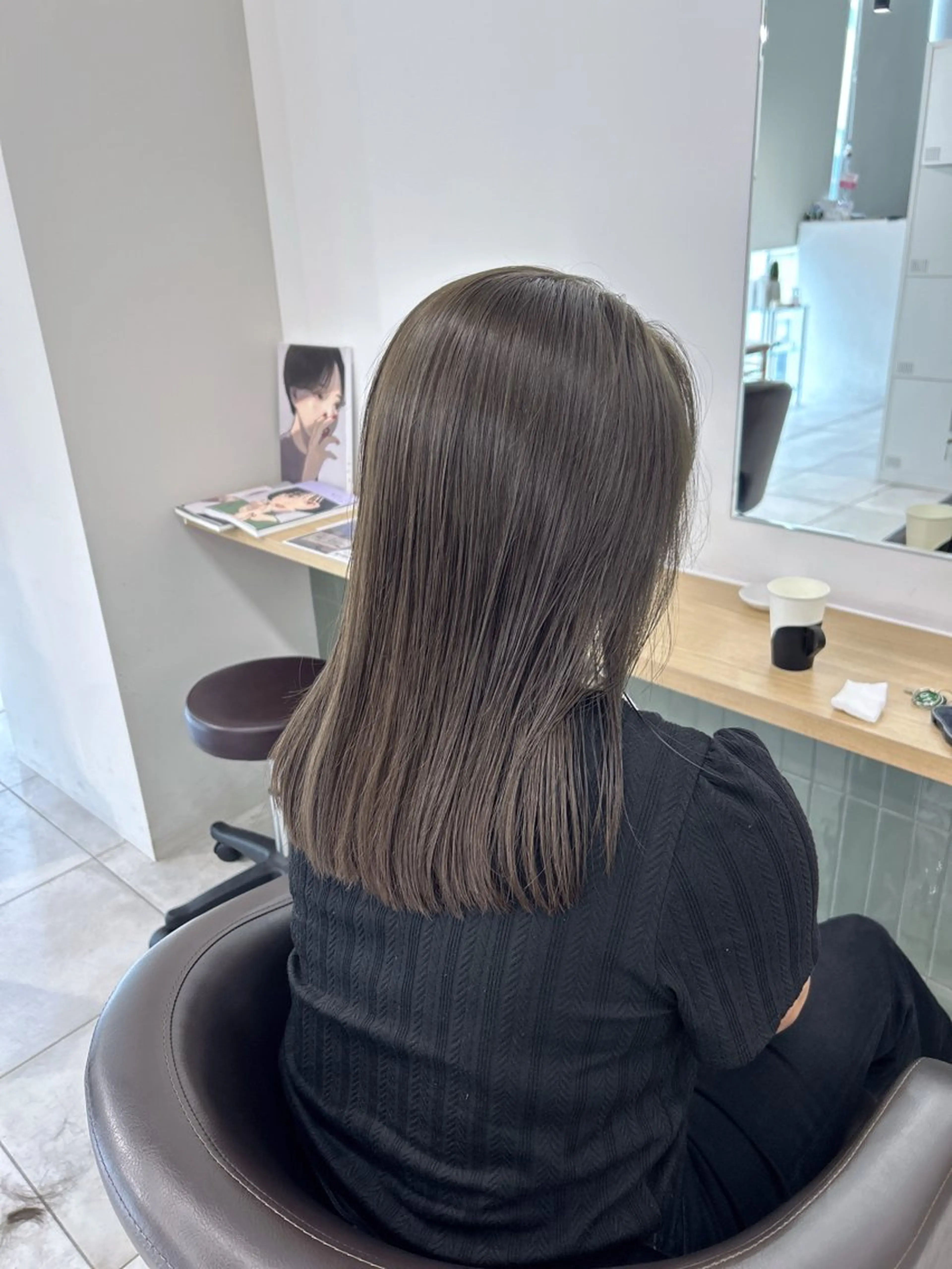 セミロング カラー ヘアアレンジ ベージュカラー ブリーチ グレージュ ブリーチなしカラー オリーブベージュ 【代表】 たき〜のヘアスタイル