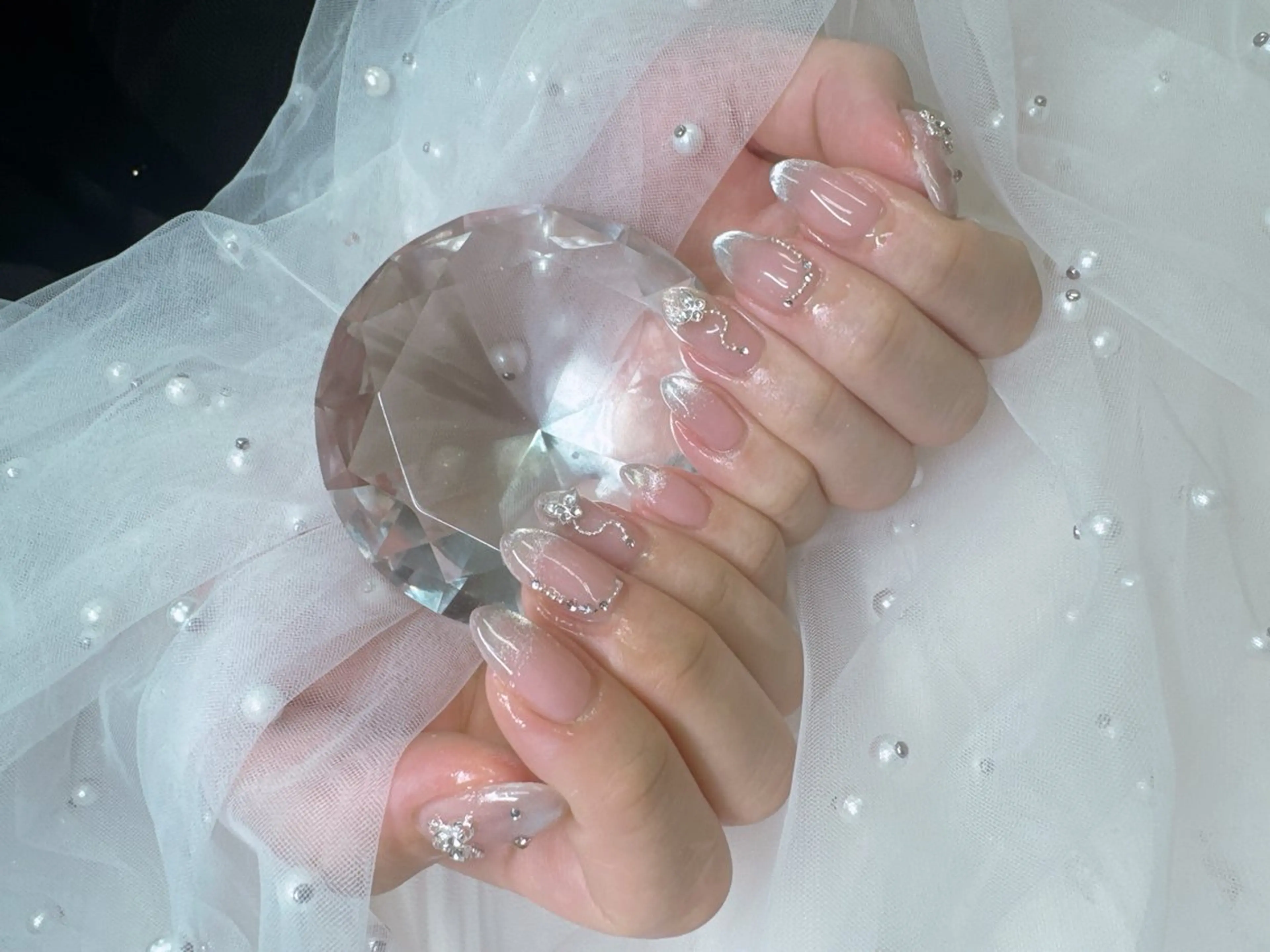 ネイル フレンチネイル ジェルネイル ガラスフレンチ キラキラネイル ロングネイル ハンドネイル Queeens nailのネイルデザイン