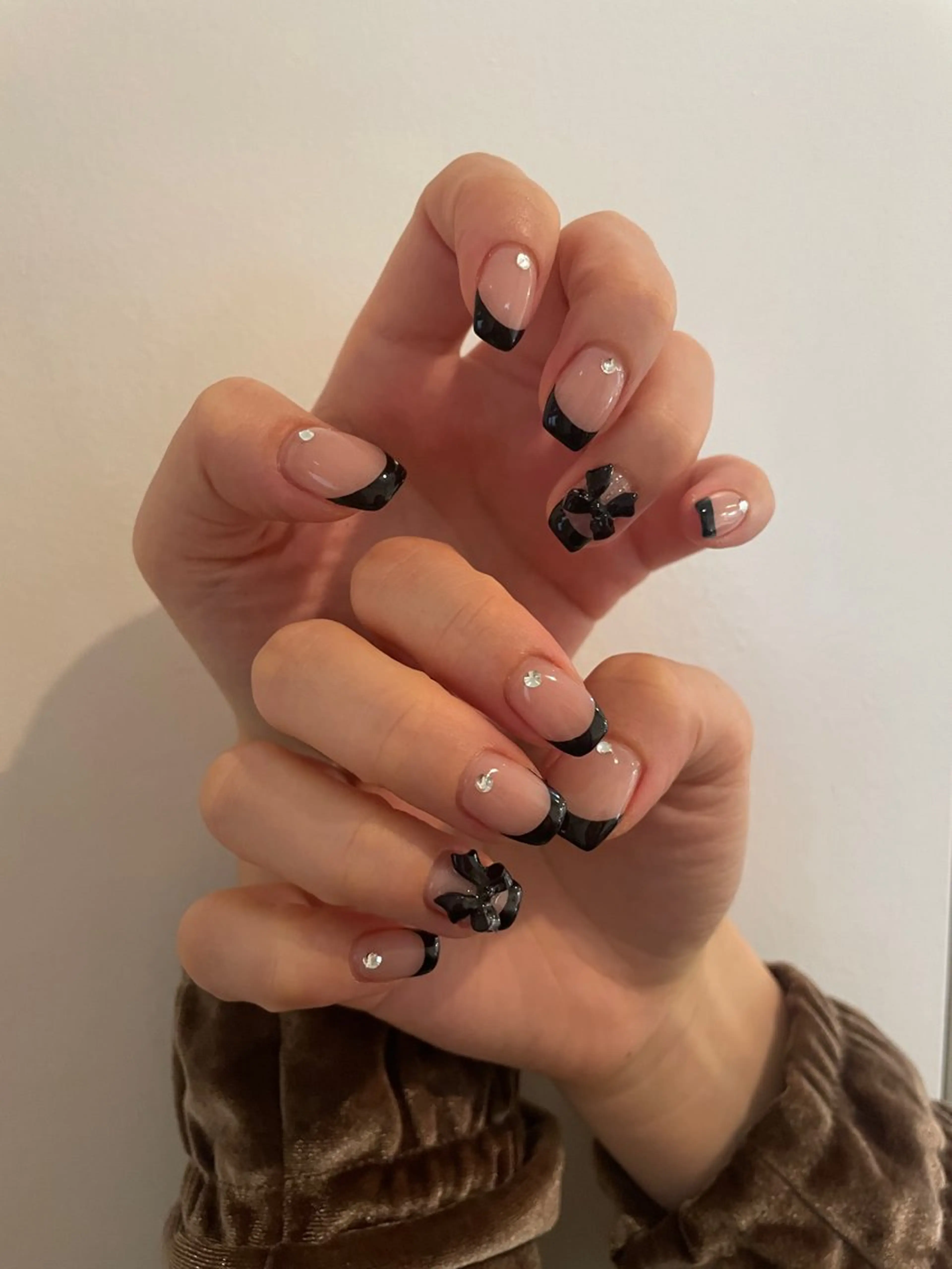 ネイル ハンドネイル anyora nail salon所属・大人ワンホン キラキラ／Ayanoのネイルデザイン