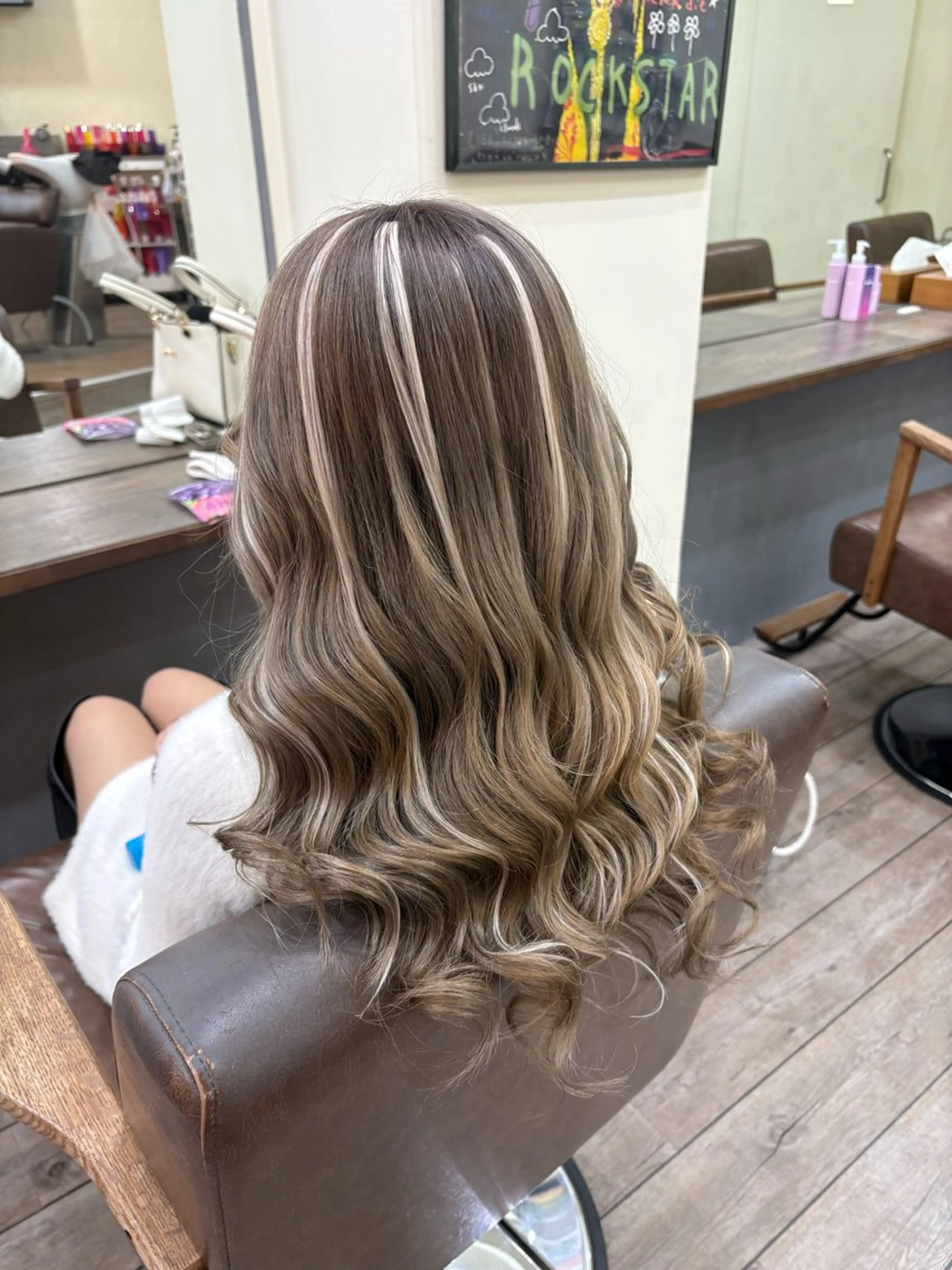 ロング カラー シールエクステ ダブルカラー ハイライトカラー エクステ ハイライト ヘアカラー WEST OLAND 黒坂佳乃のヘアスタイル