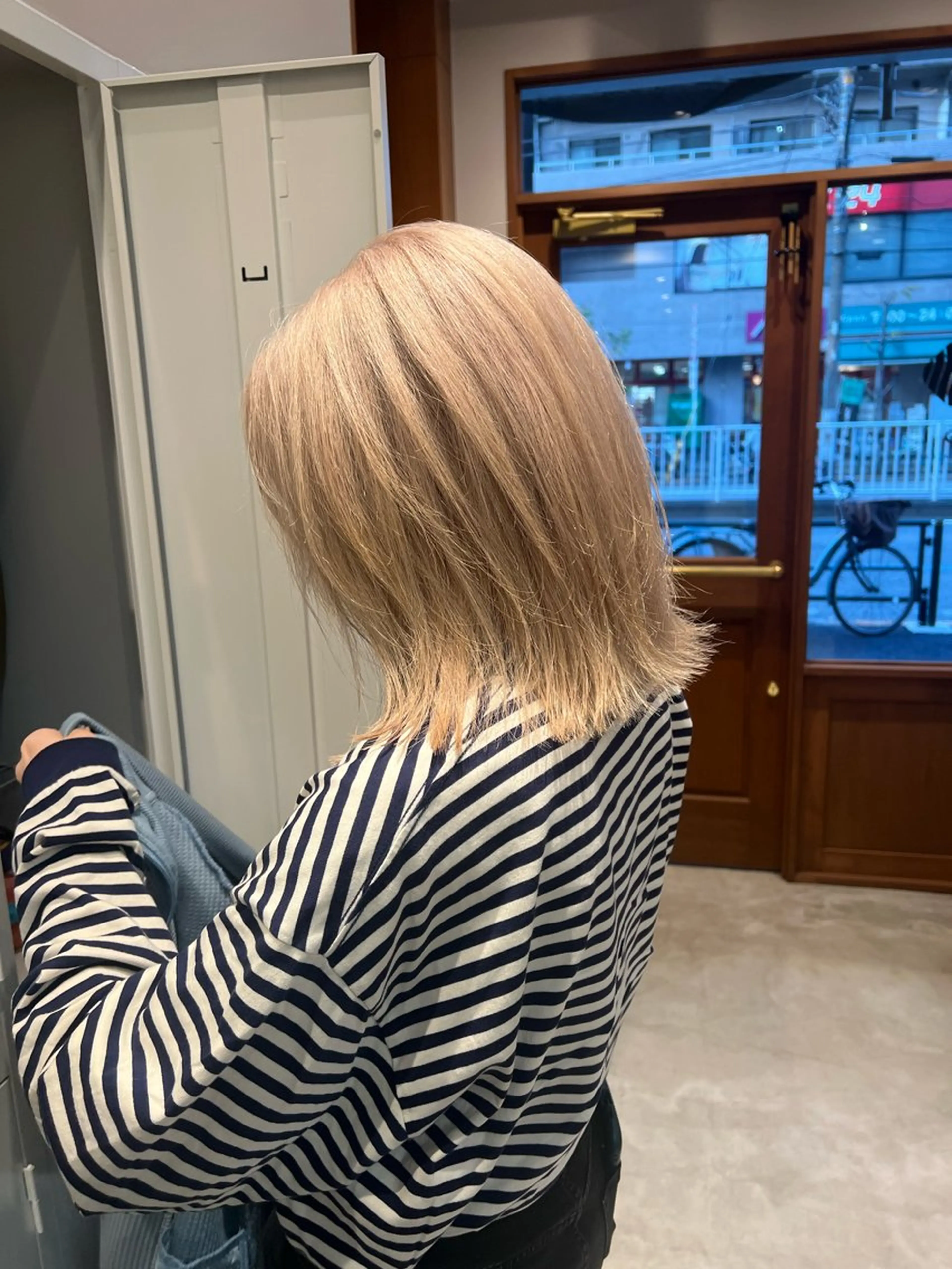 ミディアム カラー ブロンド ヘアカラー トリートメント ケアブリーチ/ツヤ髪 /ハイトーン/西村のヘアスタイル