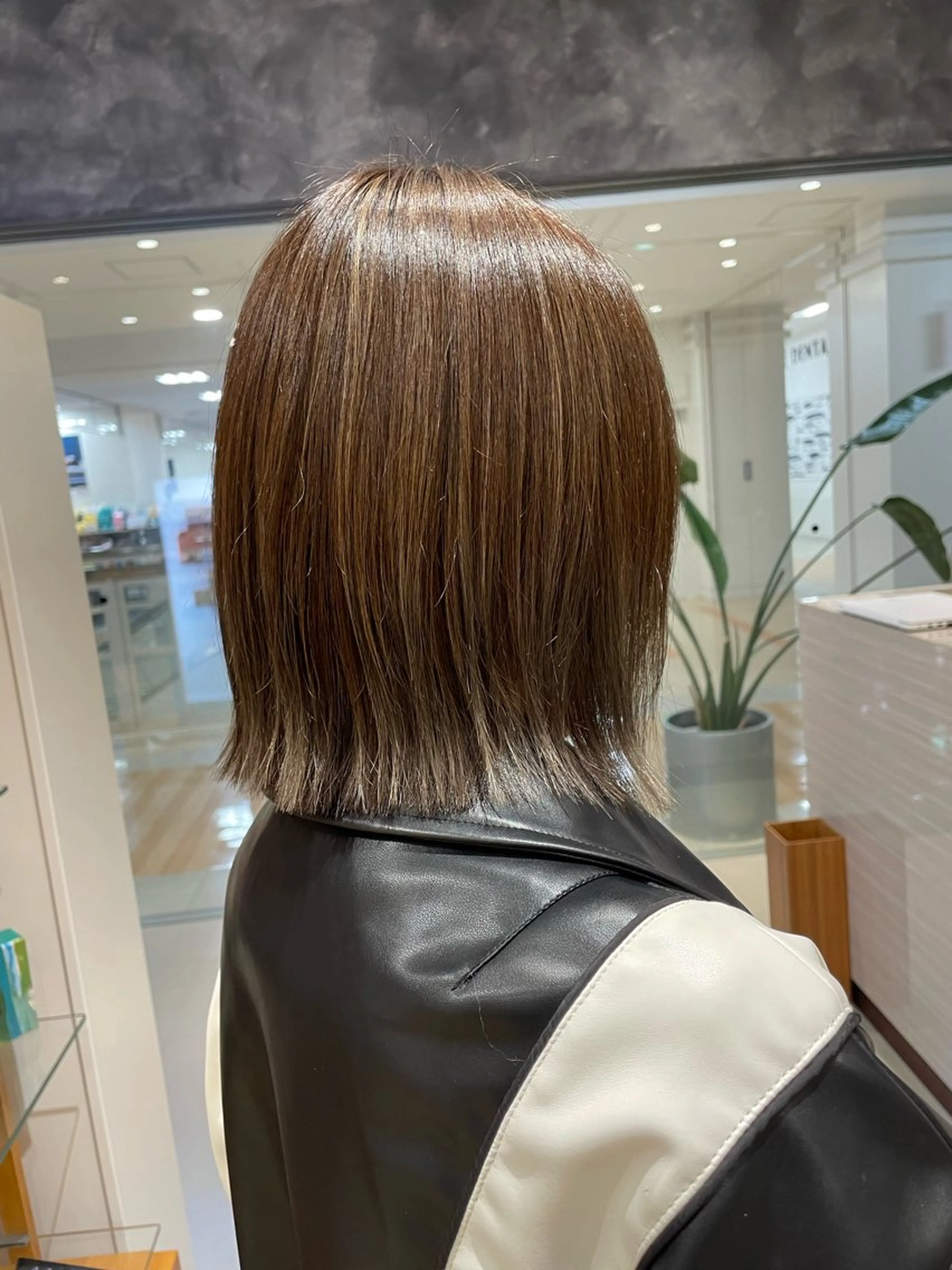 セミロング ハイライト ナチュラルカラー 児玉優香のヘアスタイル