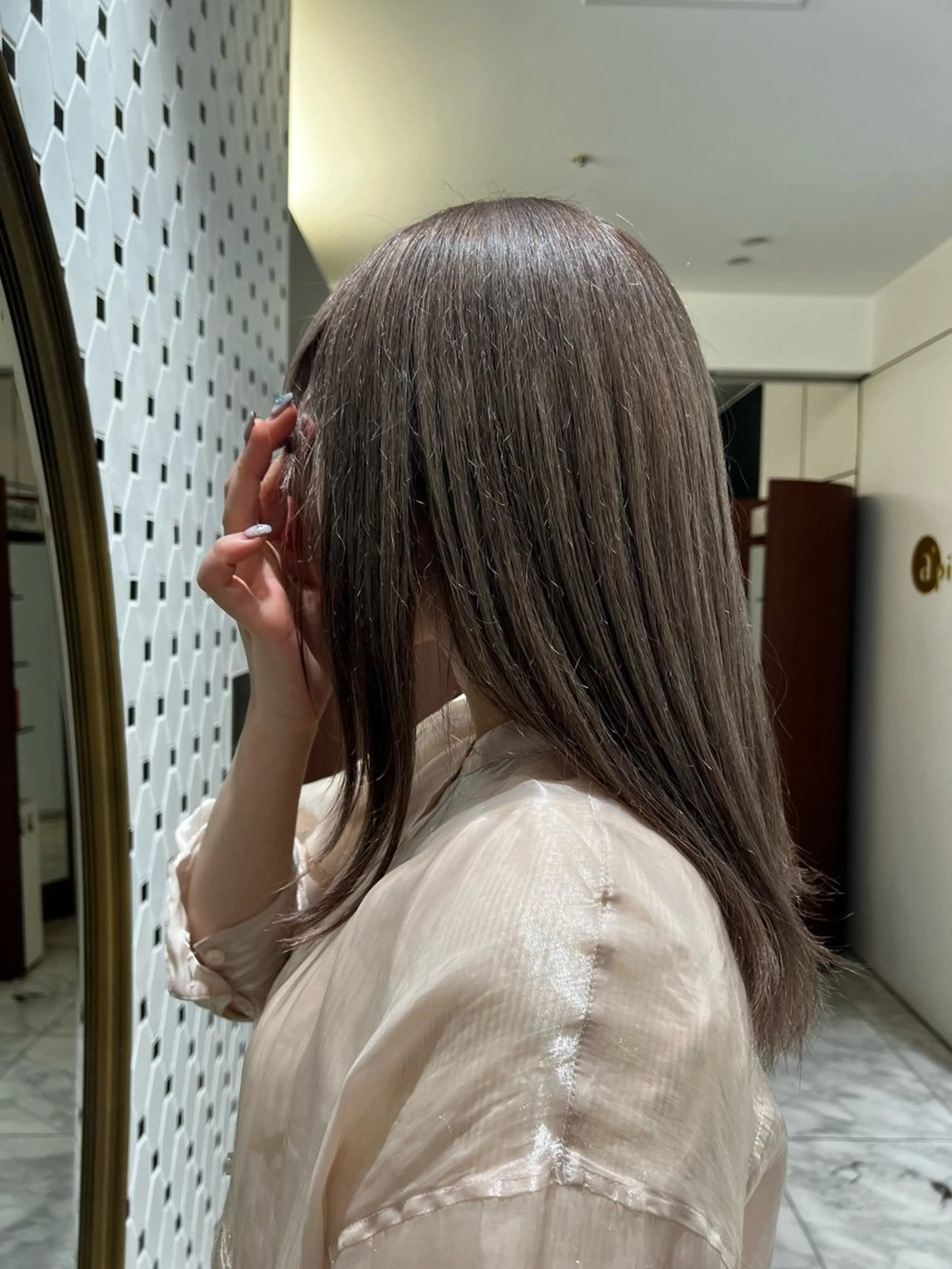 セミロング カラー アッシュ ベージュカラー ハイトーン特化🫧 Yuseiのヘアスタイル