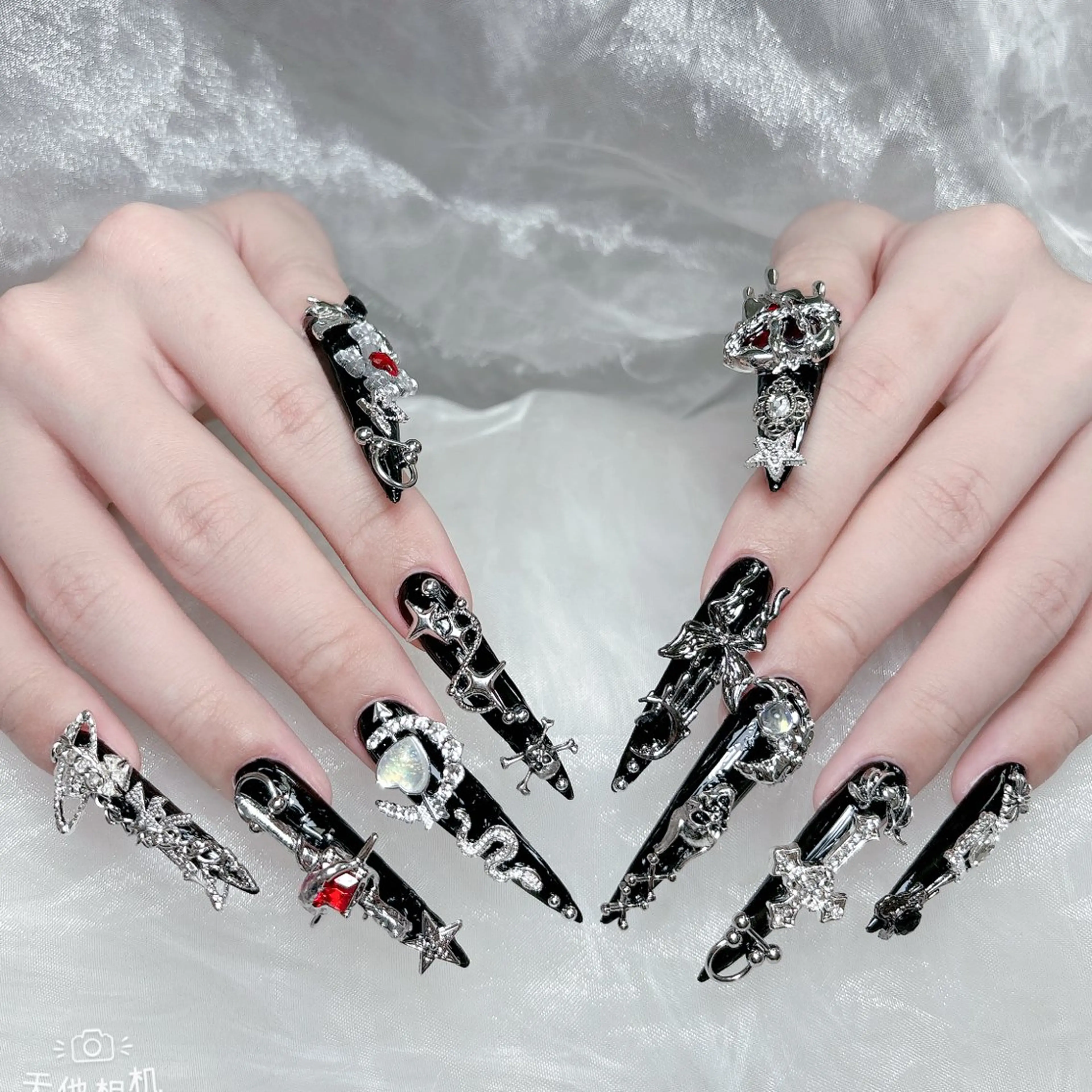 ネイル 成人式 キラキラネイル 大理石ネイル(マーブル) スカルプネイル 夏ネイル ハンドネイル MoMoA Nail ネイル長さ出し専門店のネイルデザイン