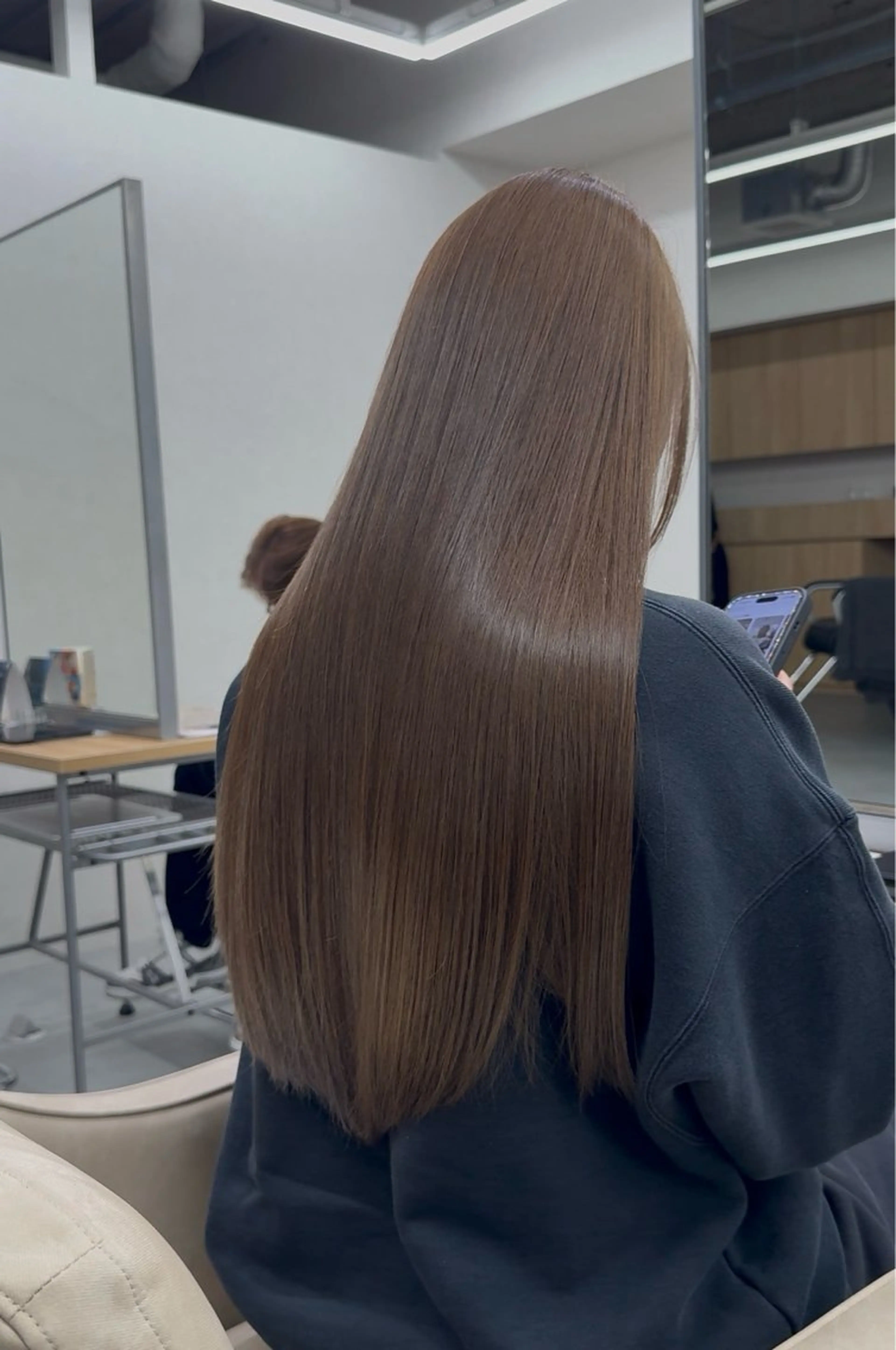 ロング カラー ベージュカラー ブリーチ ミルクティーベージュ ブリーチなしカラー 髪質改善 浅見 茉美のヘアスタイル