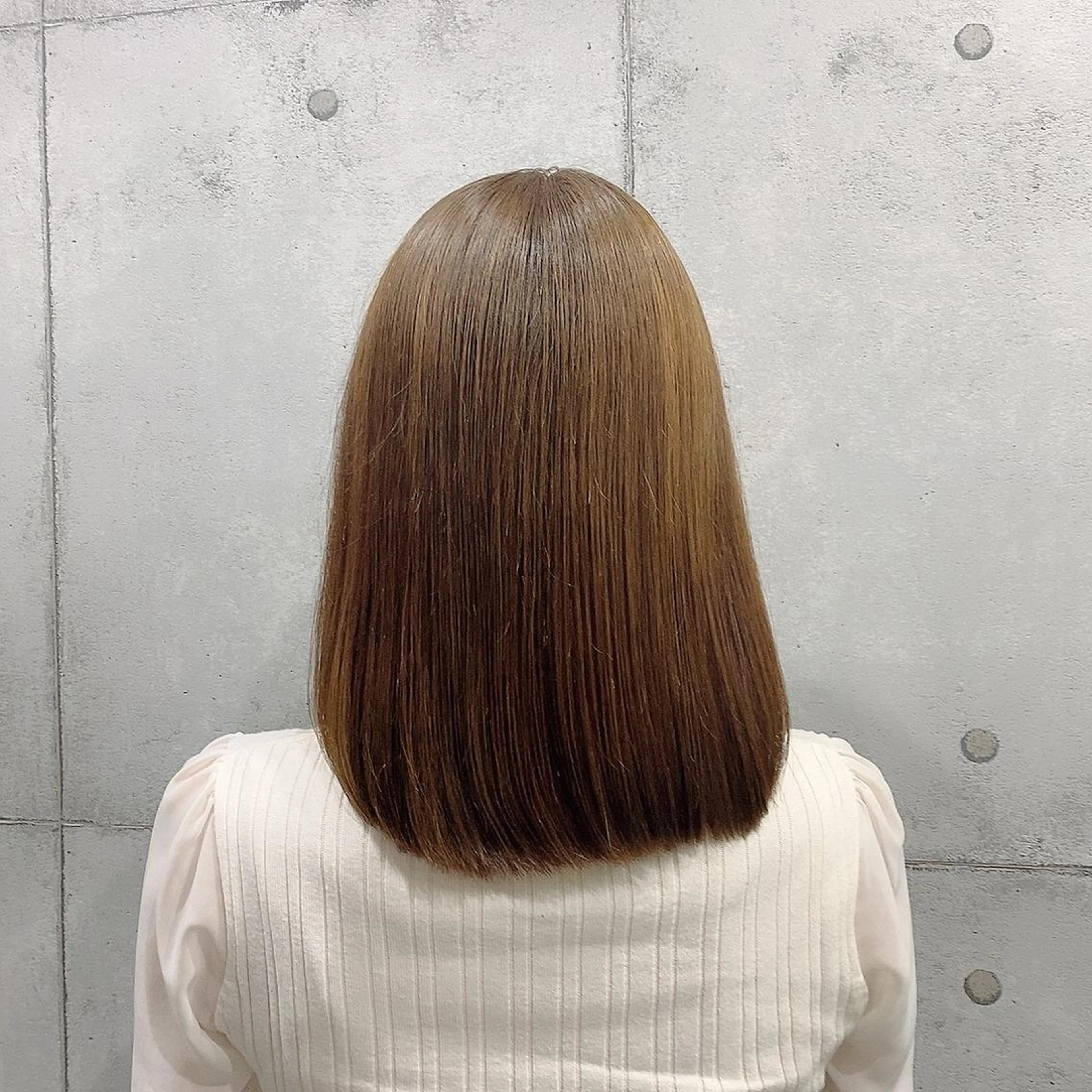 セミロング newi赤羽 HINATAのヘアスタイル