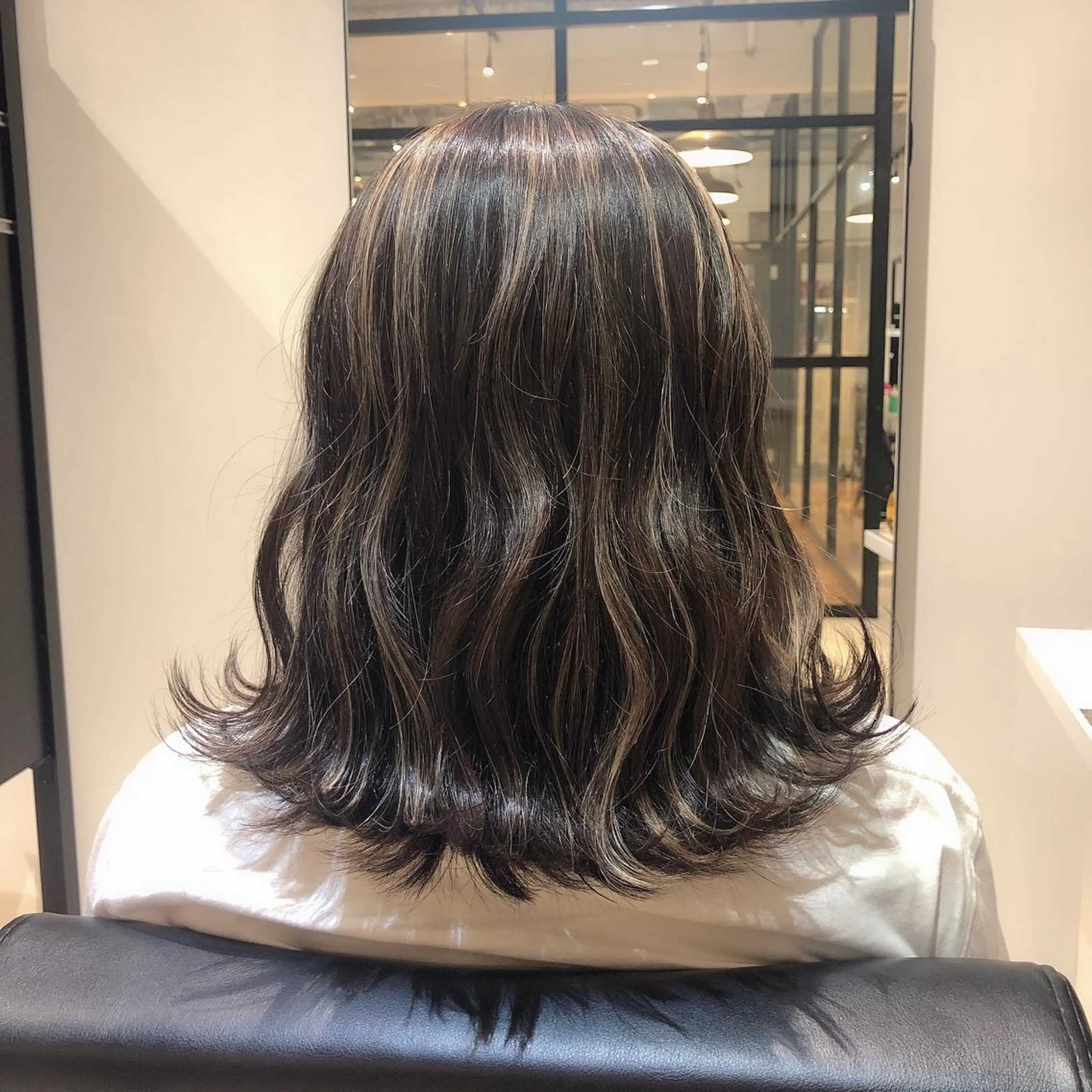 セミロング ハイライト コトネ🫧 韓国風レイヤーカットのヘアスタイル