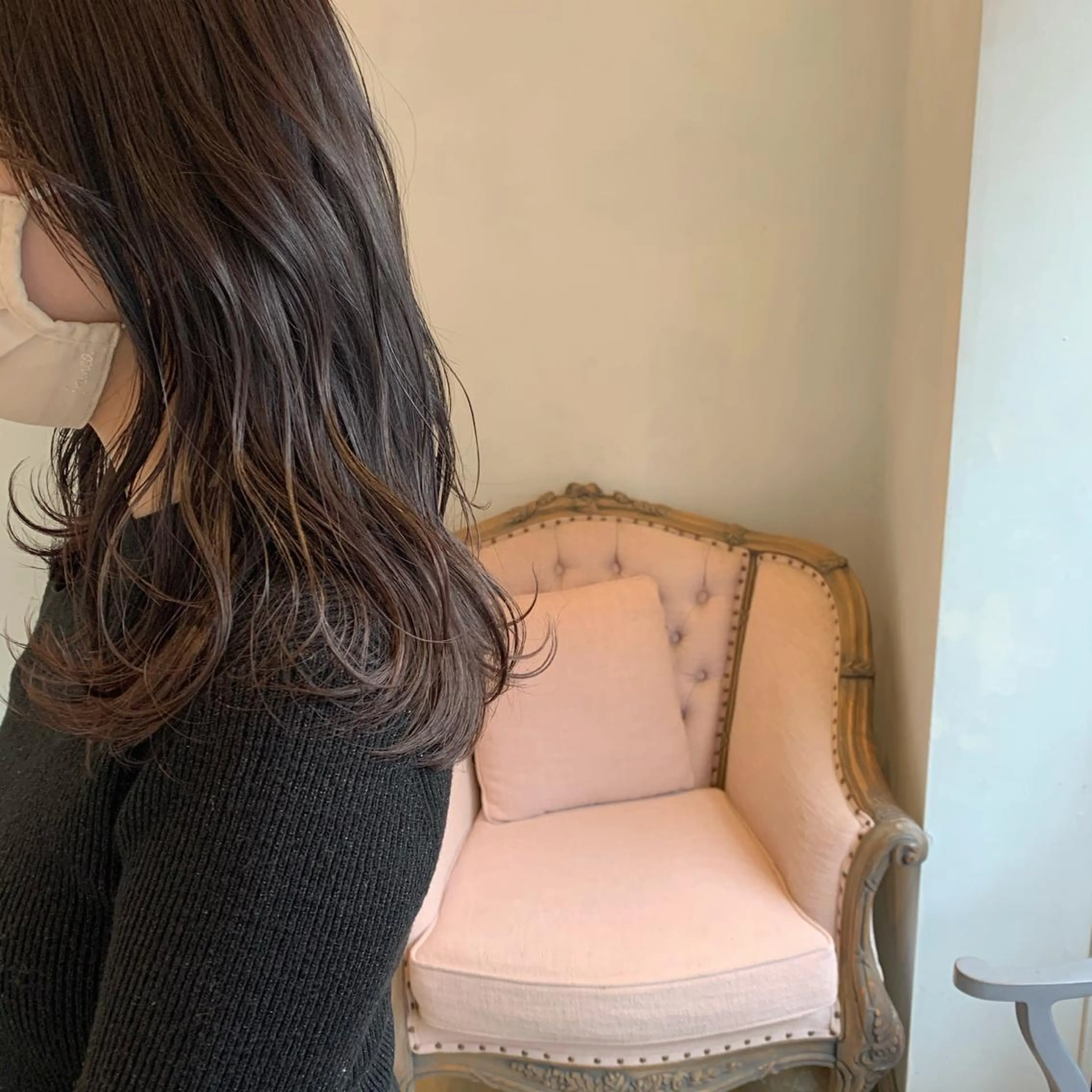 ロング カラー SAKINO． ベージュカラーのヘアスタイル