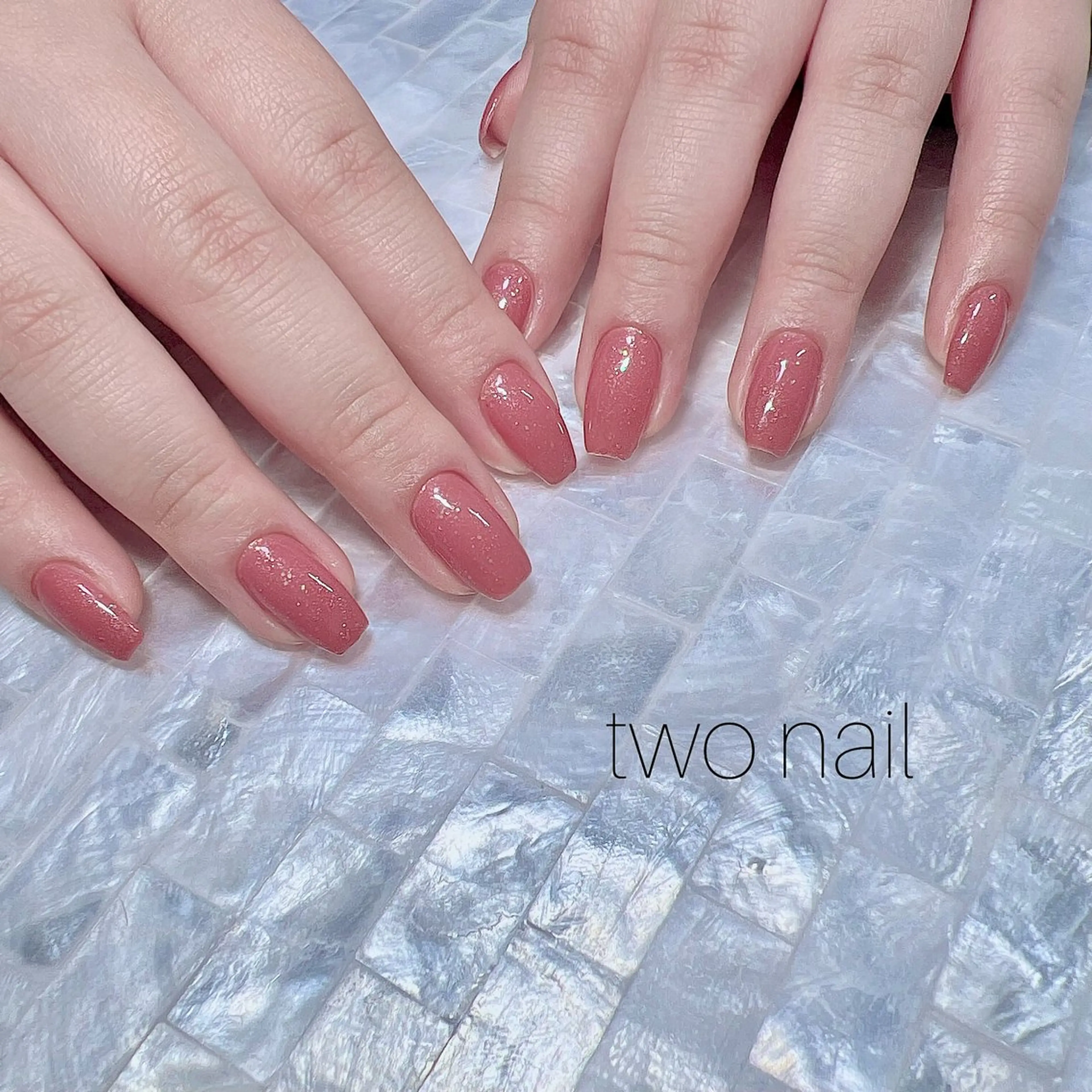 ネイル キラキラネイル ネイルチップ ホワイト ハンドネイル two nailのネイルデザイン