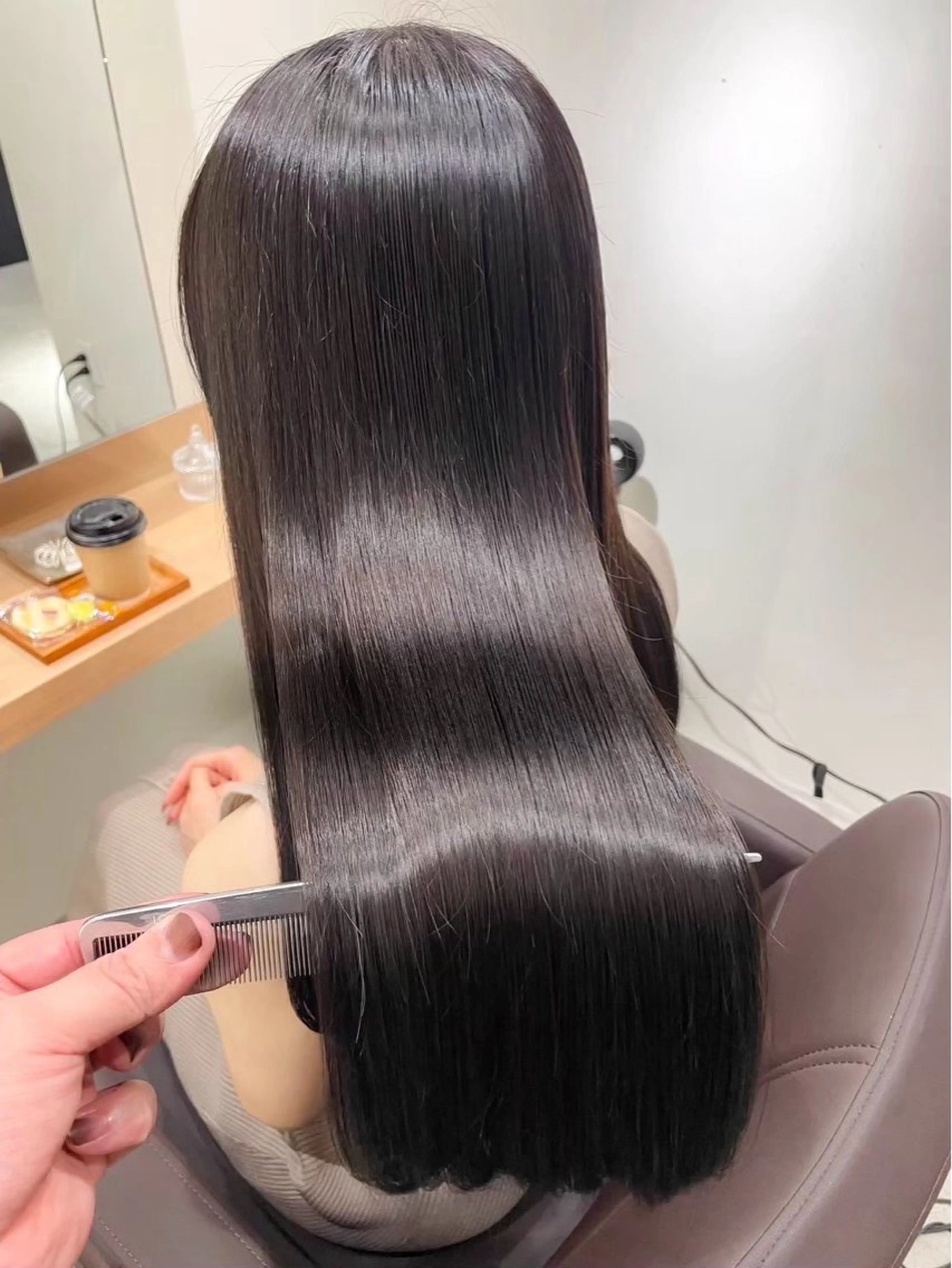 ロング カラー アッシュ グレージュ オリーブグレージュ オリーブグレー 髪質改善 カット ヘアカラー トリートメント Attrait .のヘアスタイル